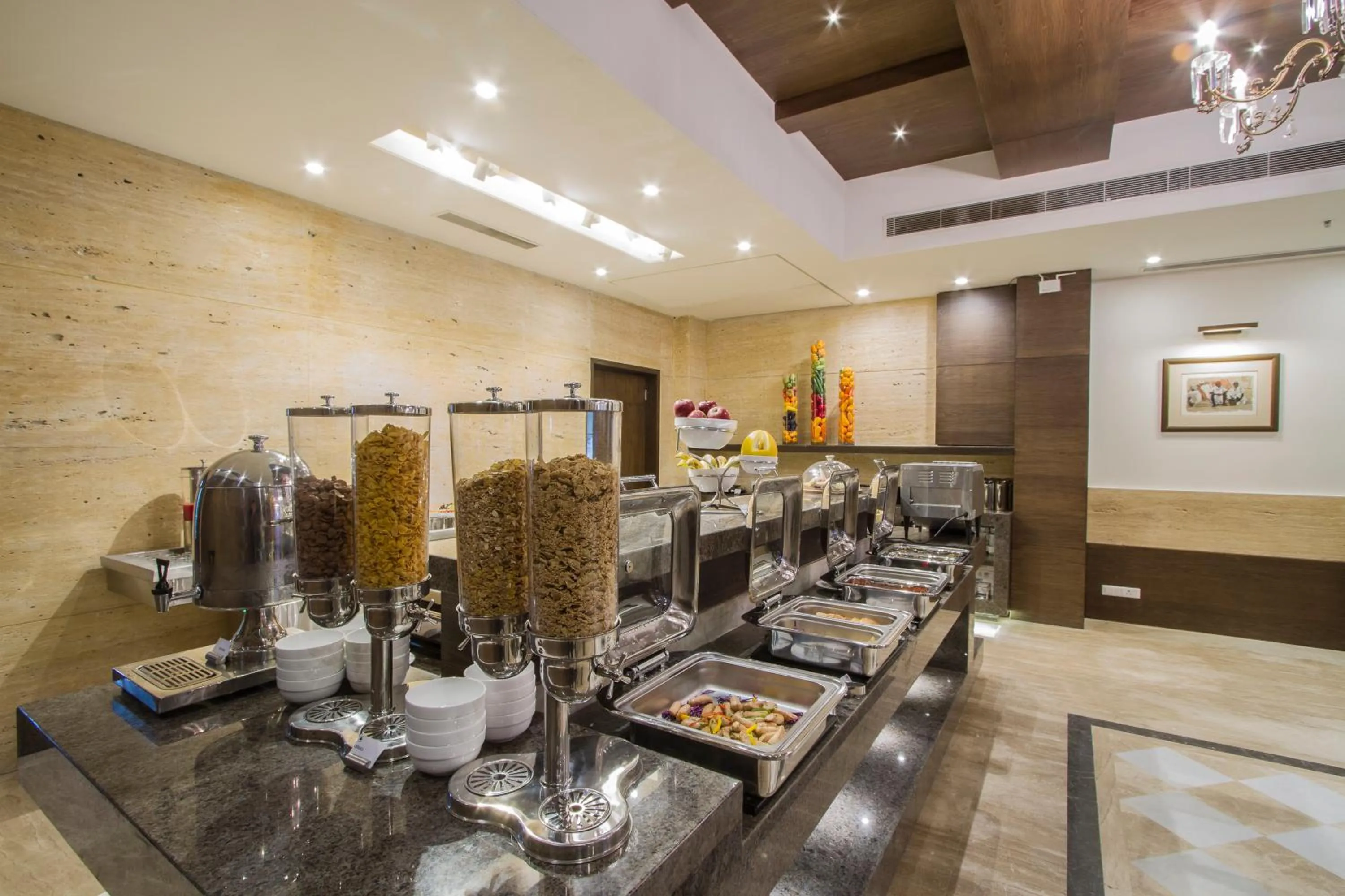 Restaurant/places to eat in Leisure Inn Grand Chanakya