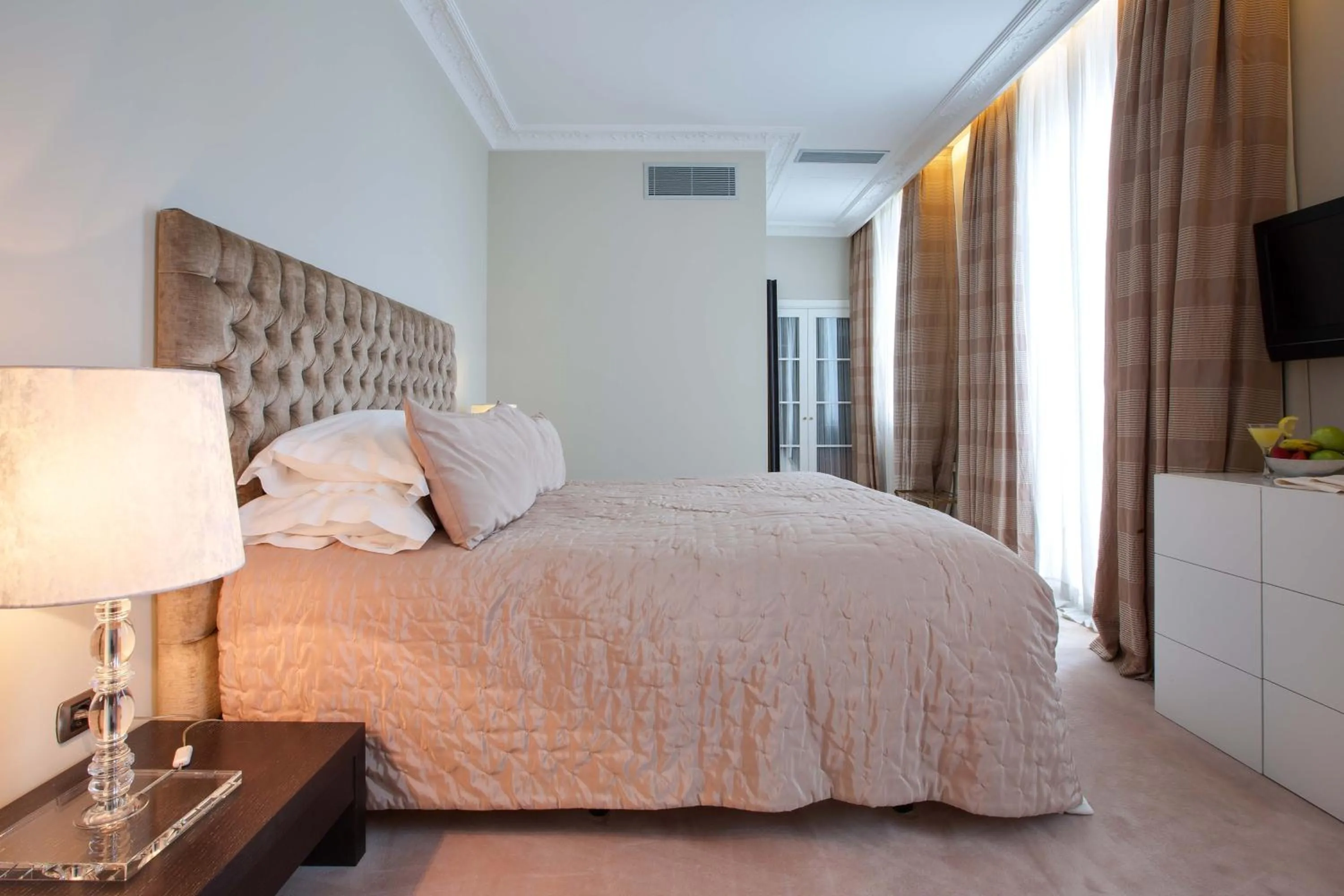 Photo of the whole room, Bed in Castillo Del Bosque La Zoreda