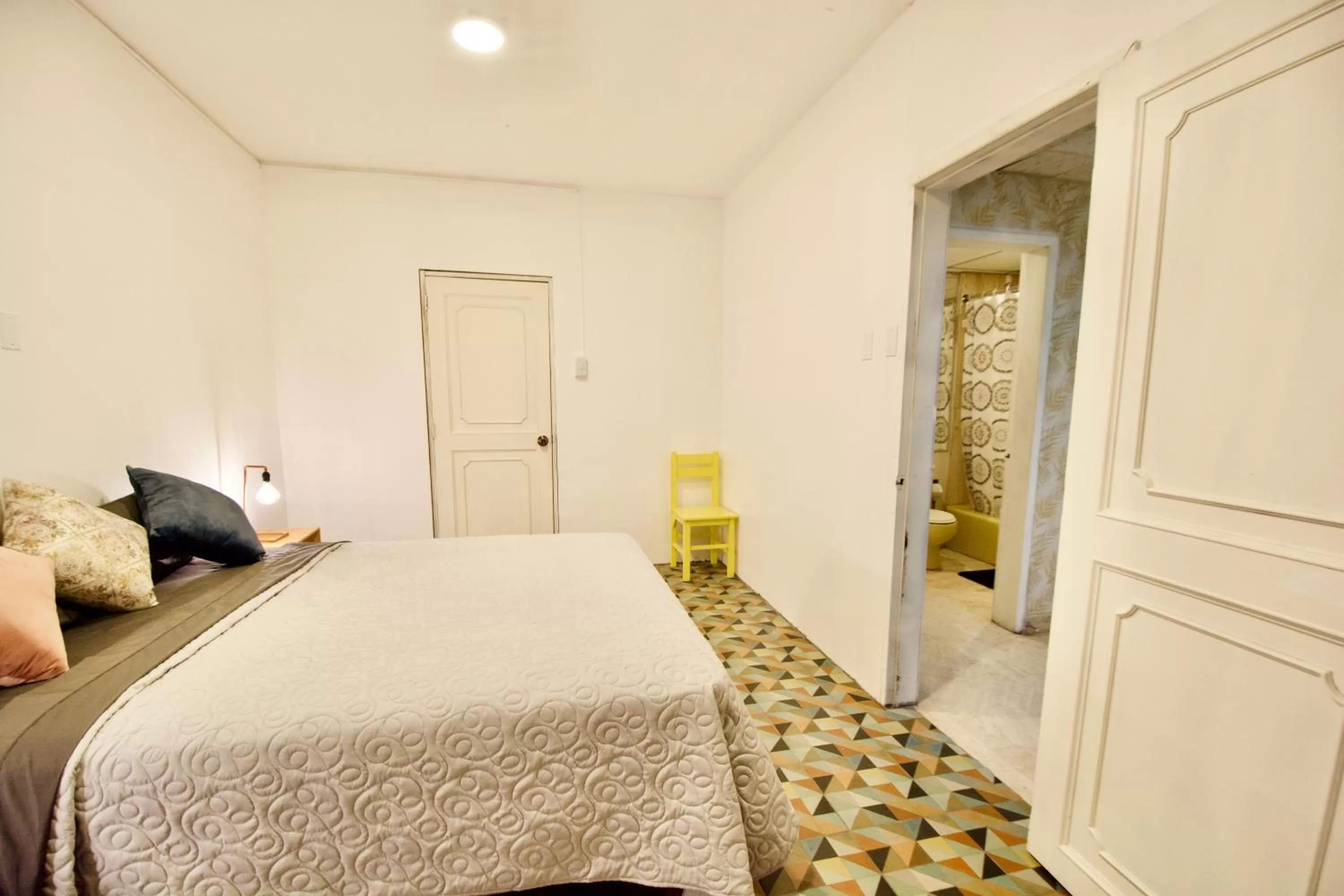 Bed in Pepe's House Guayaquil I Self Check-In MicroHotel