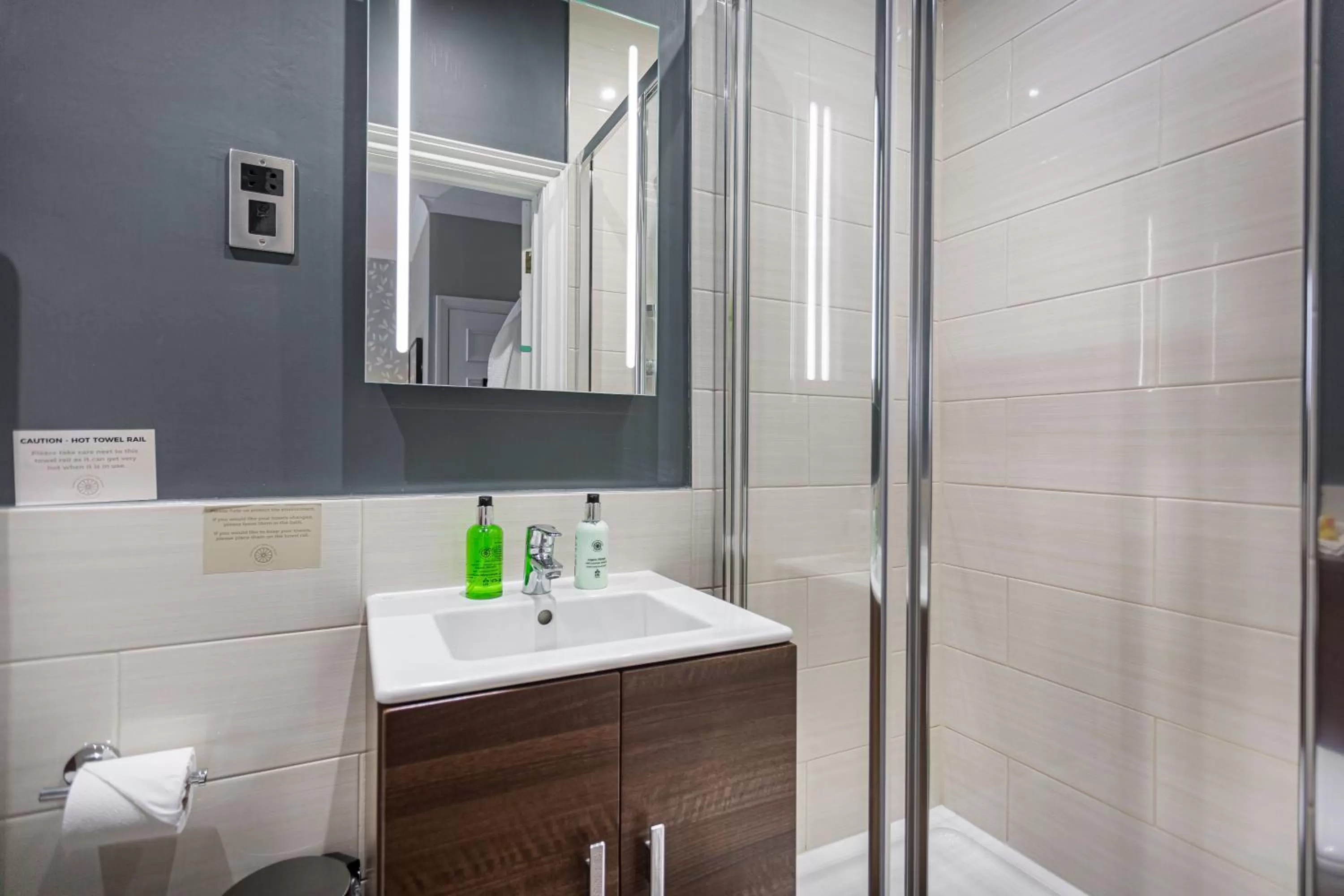 Bathroom in The Feathers Hotel, Helmsley, North Yorkshire - The Coaching Inn Group