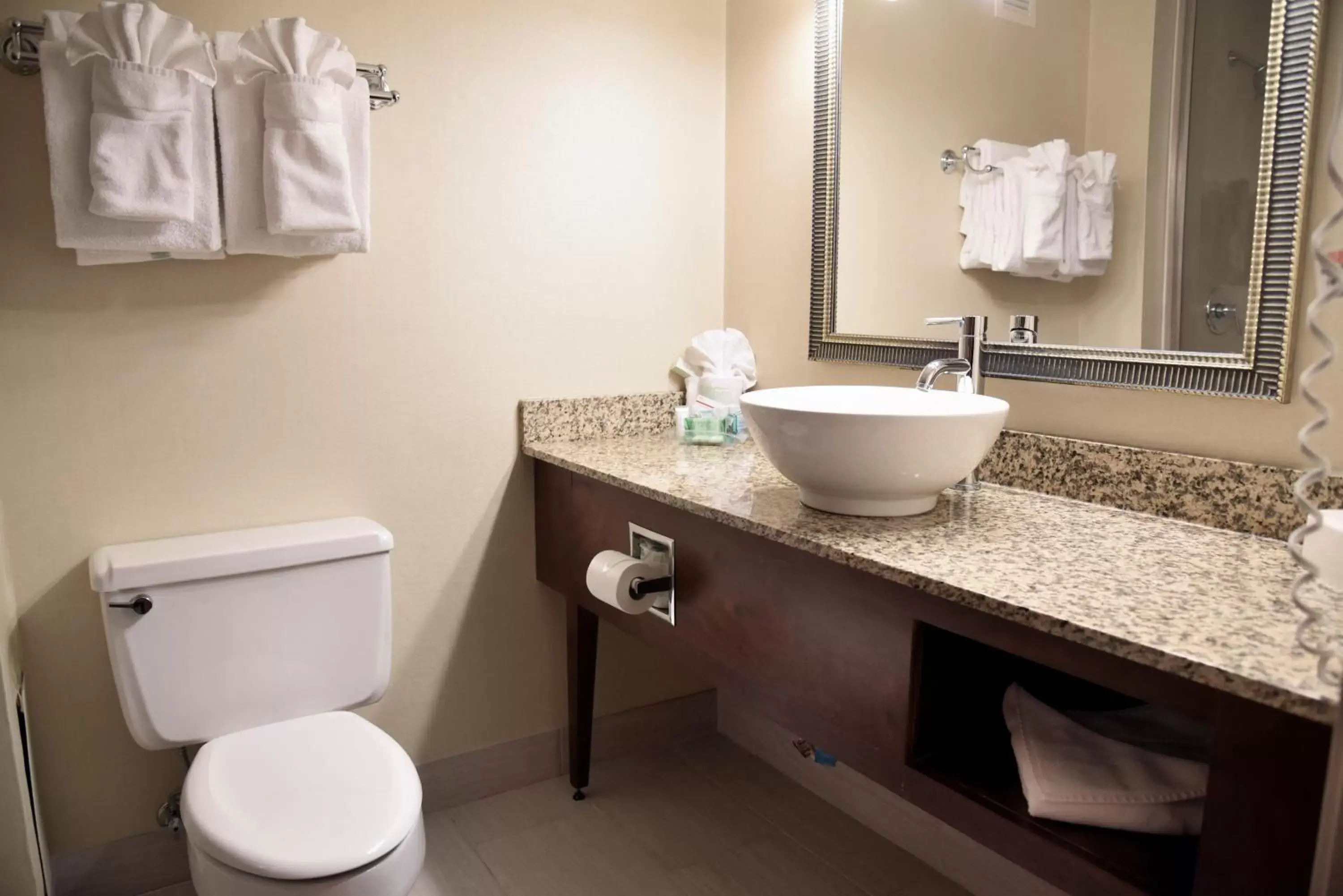King Room - Hearing Accessible/Non-Smoking in Holiday Inn Akron-West by IHG King Room - Hearing Accessible/Non-Smoking in Holiday Inn Akron-West by IHG