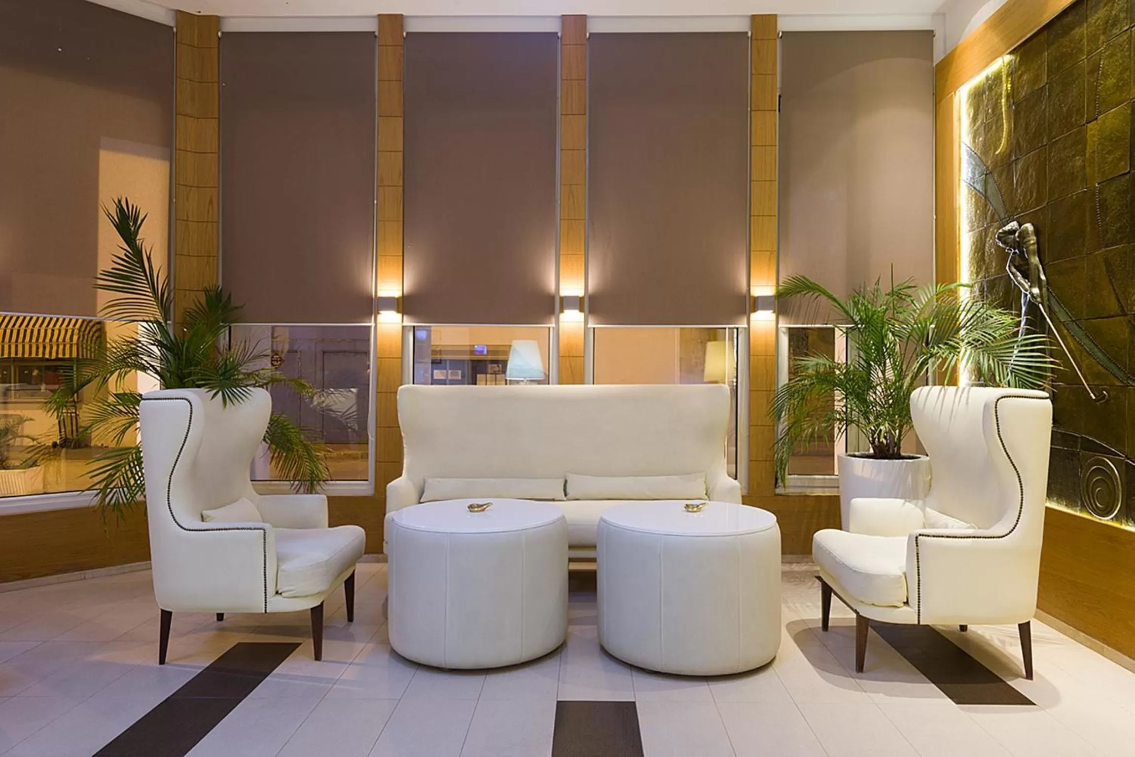 Communal lounge/ TV room in Golf Royal Hotel