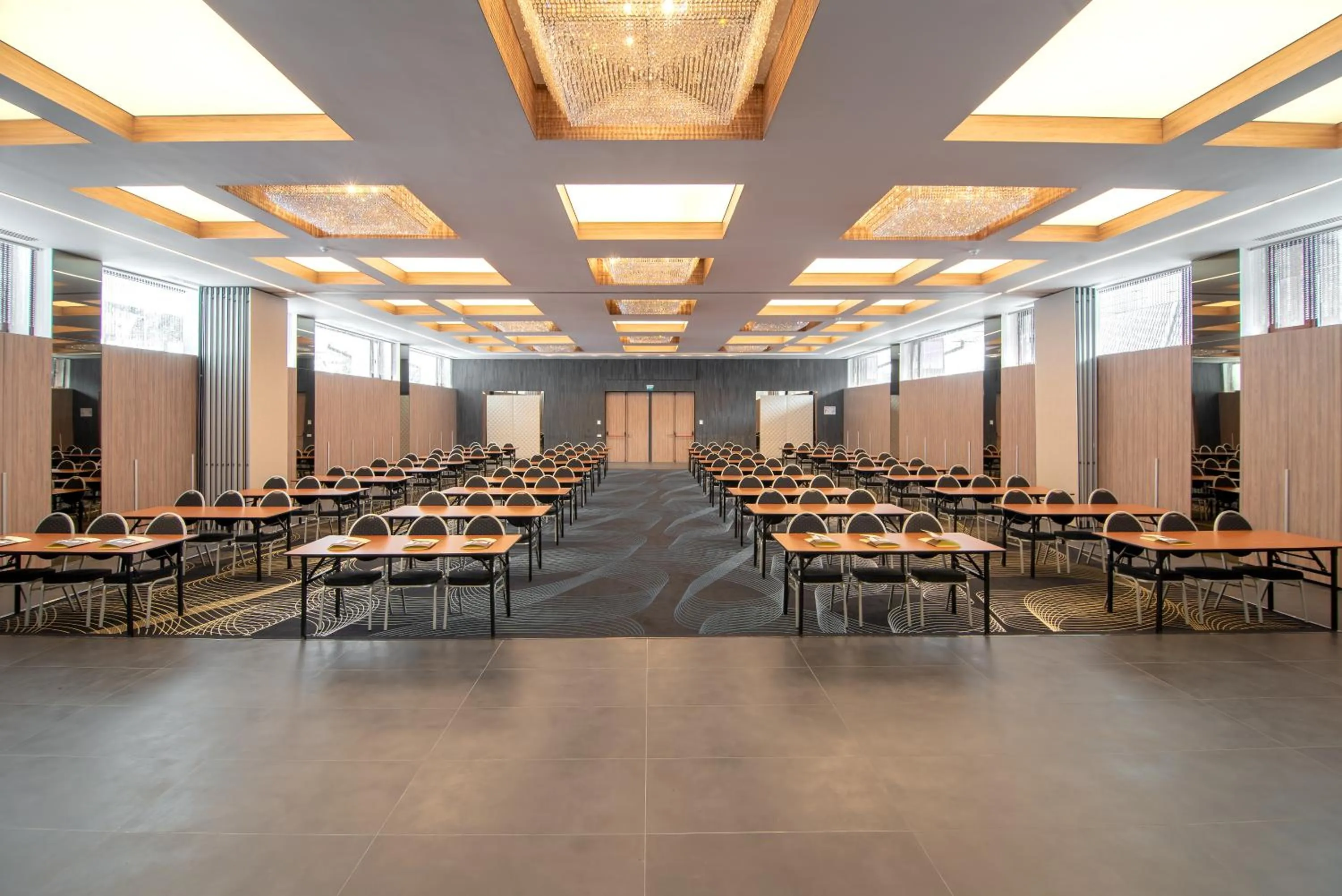 Business facilities in Hotel International