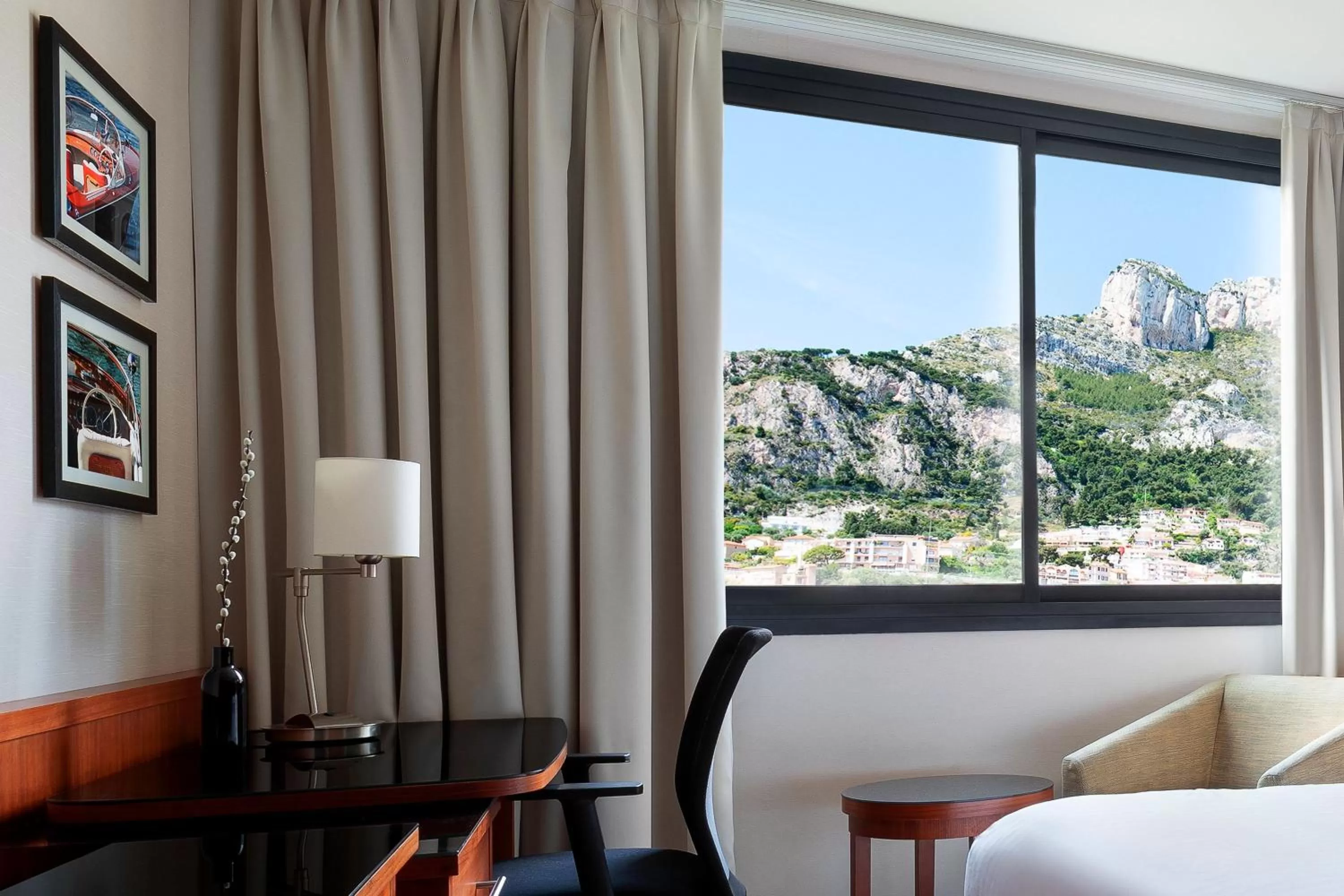 Photo of the whole room, Bed in Riviera Marriott Hotel La Porte De Monaco