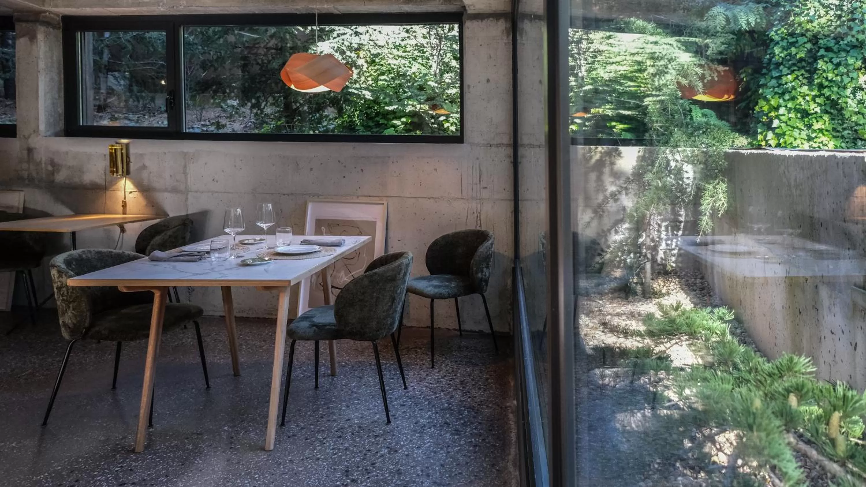 Restaurant/Places to Eat in BOX ART ALPINO