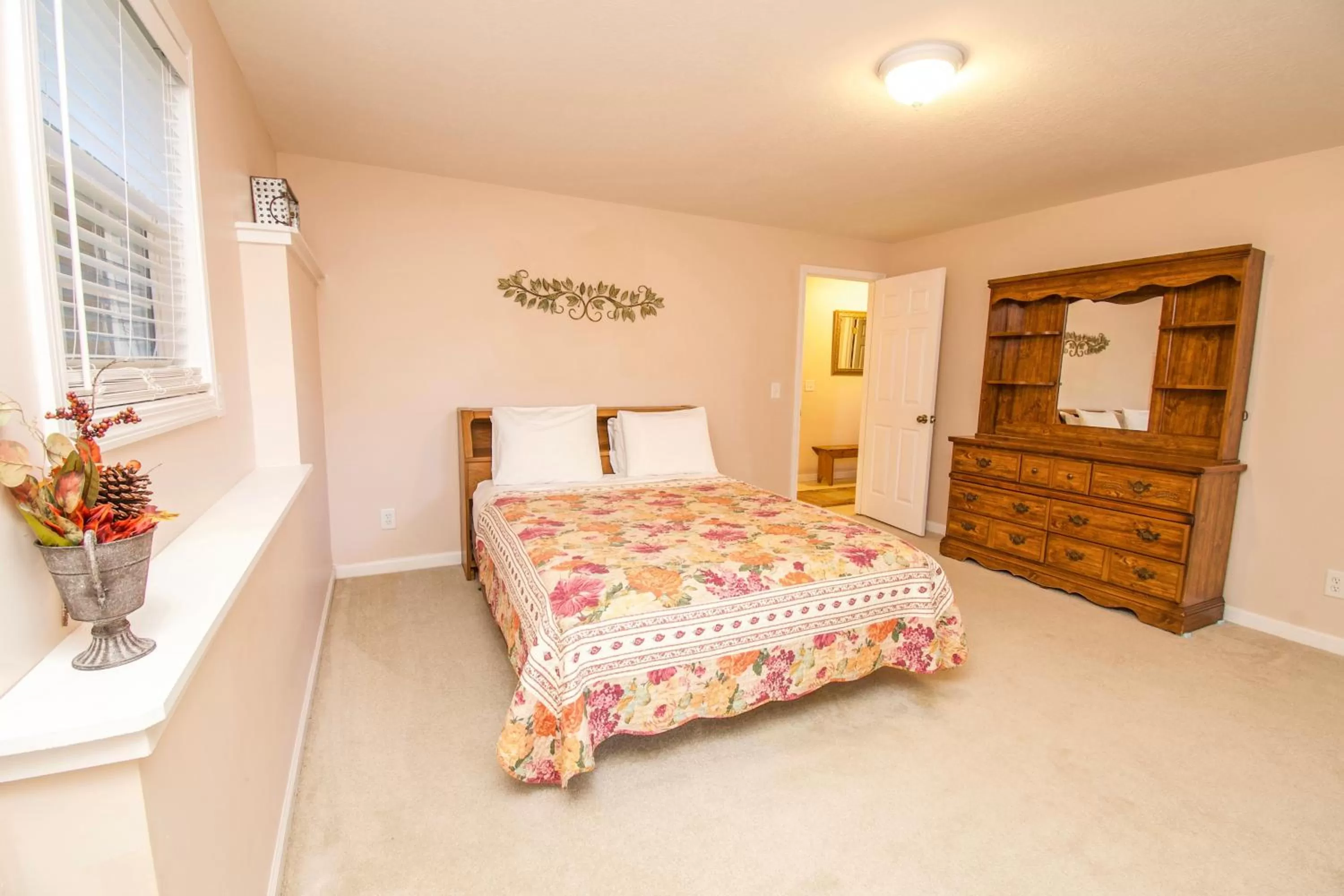 Bed in Paradise Hills, Winery Resort & Spa