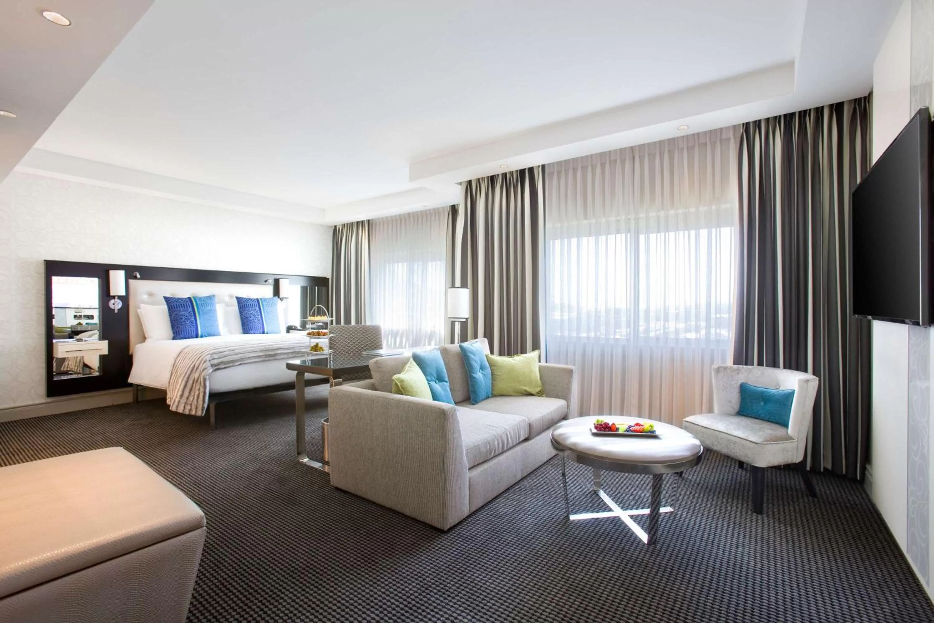 Photo of the whole room, Bed in Southern Sun Waterfront Cape Town
