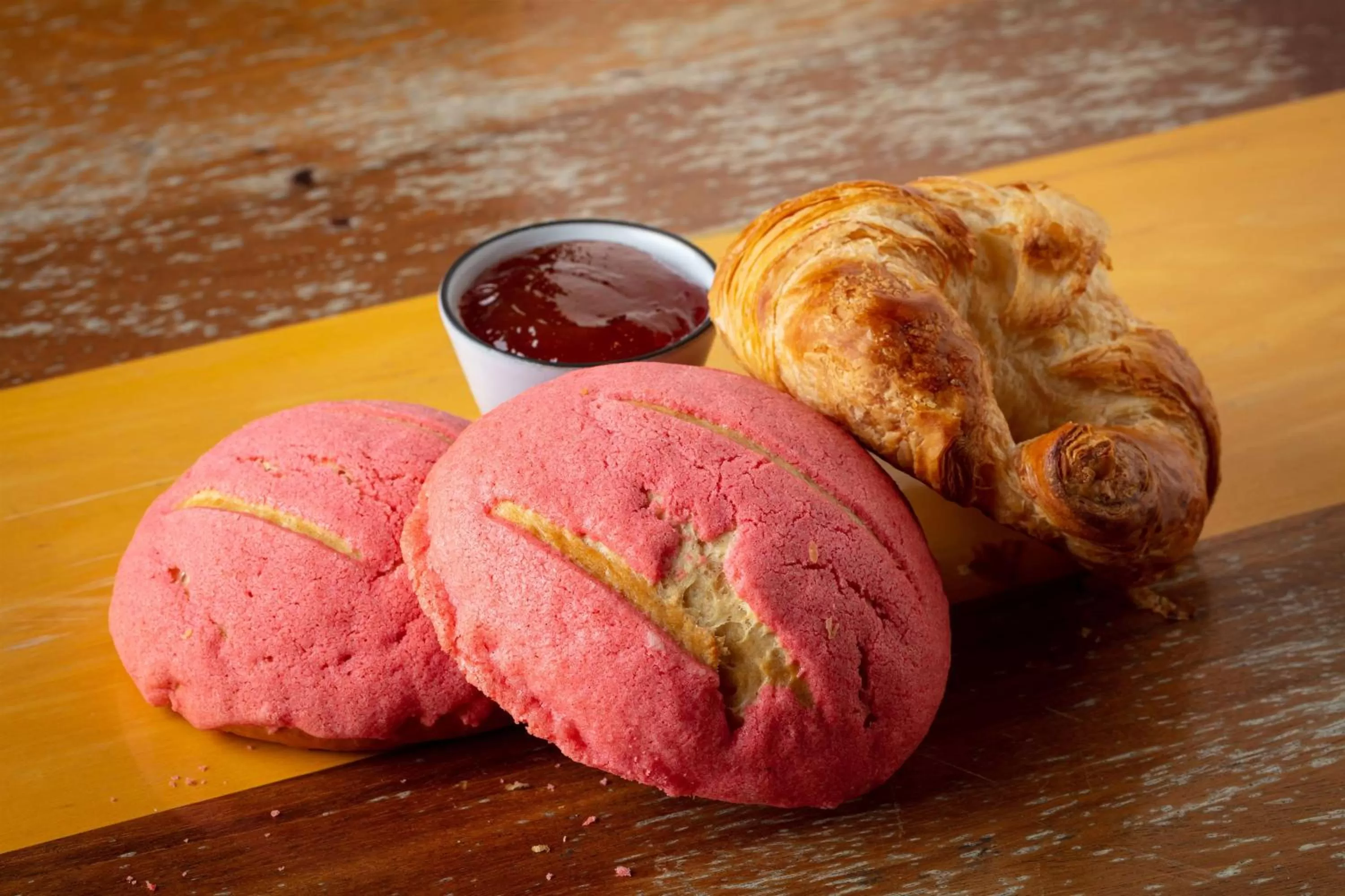 Restaurant/places to eat in The Waterfront Beach Resort, A Hilton Hotel