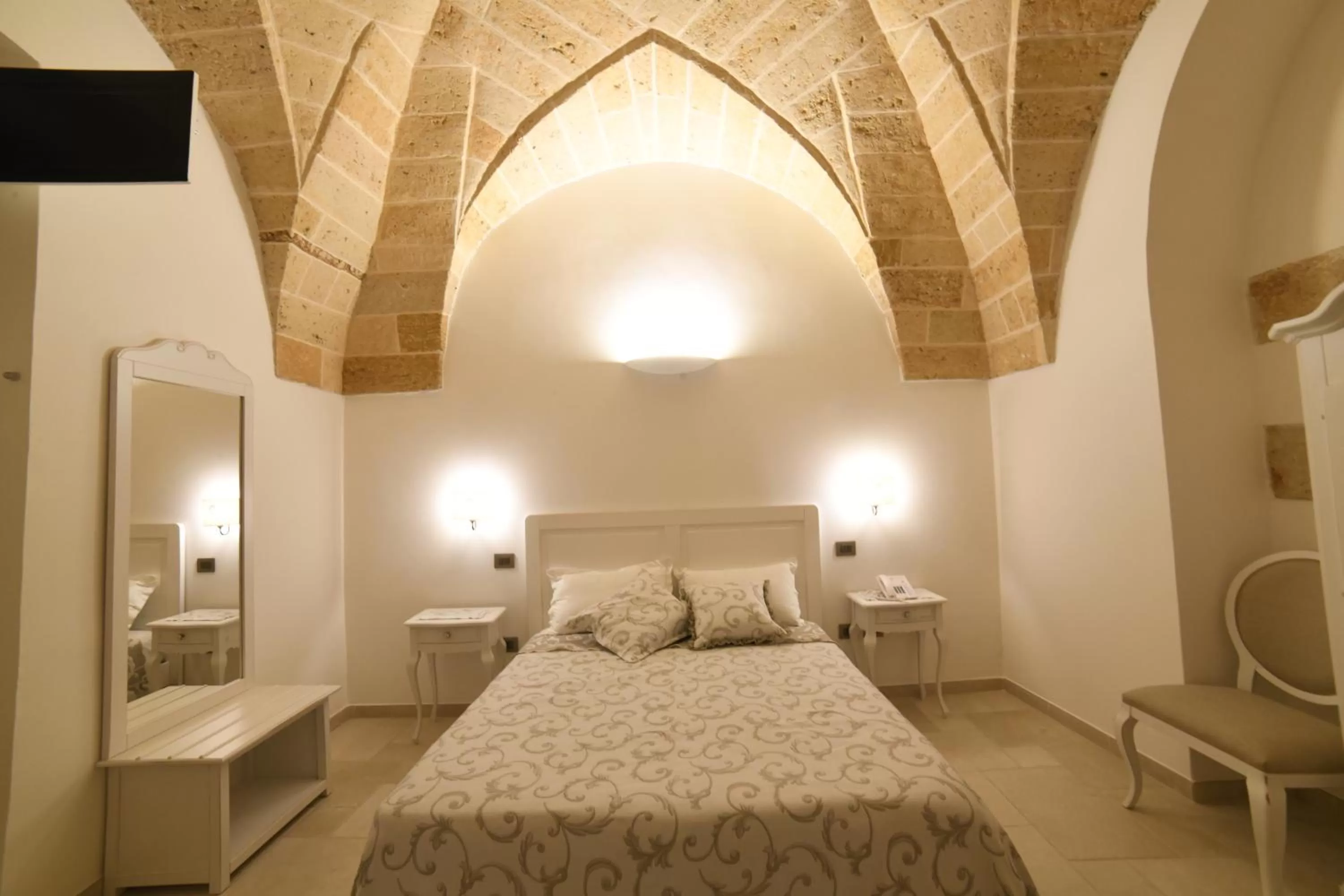 Bed in PLAZACARRISI HOTEL & SPA