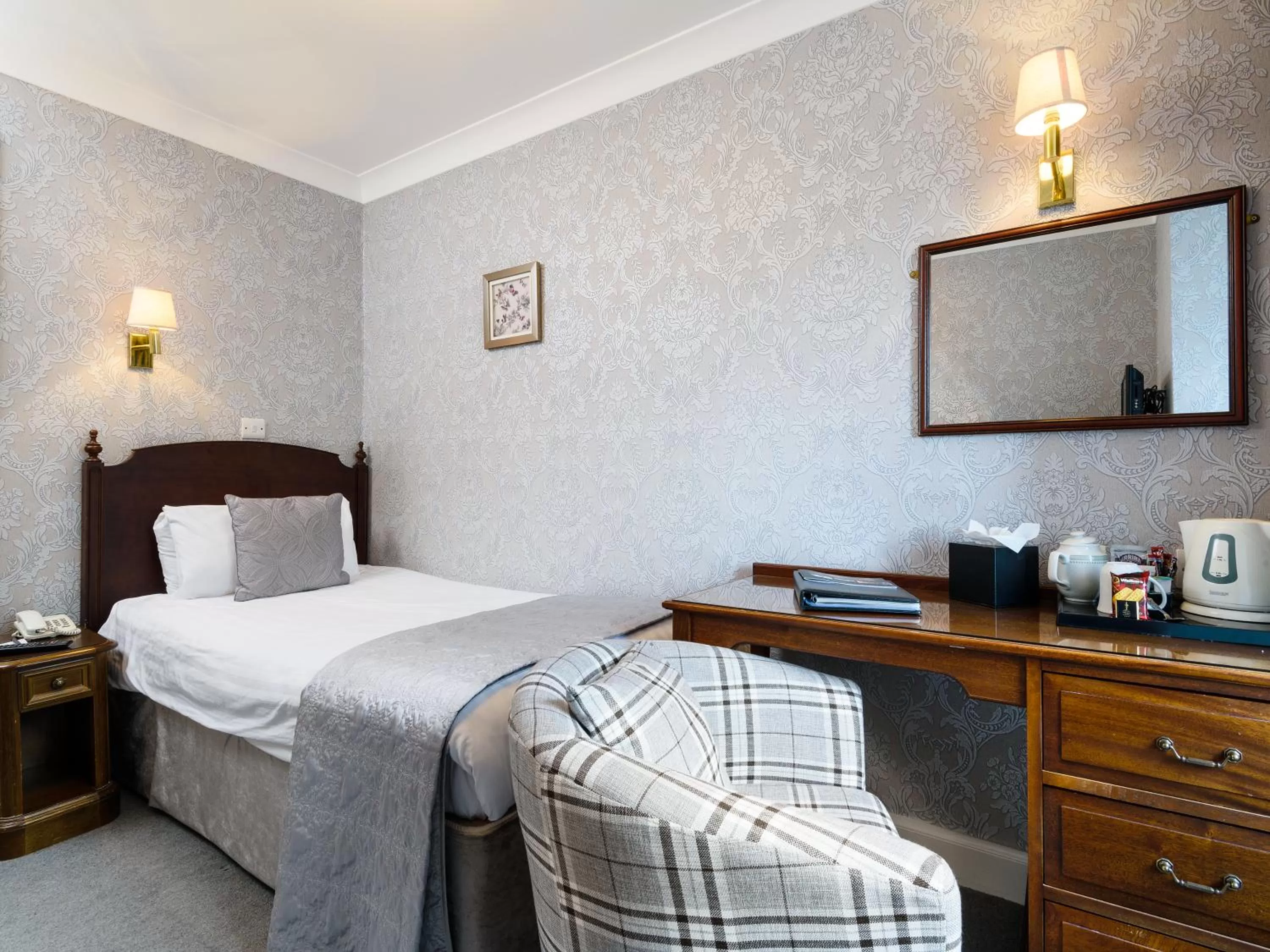 Bedroom, Bed in The Atholl Palace