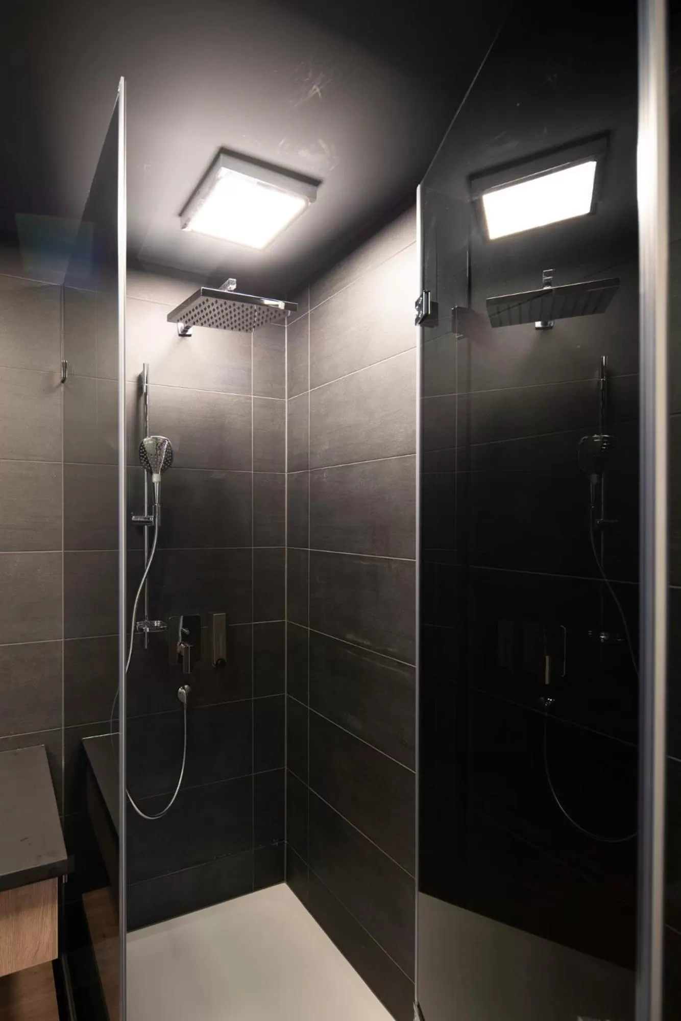 Shower in Blackhome Innsbruck Boutique I contactless check-in