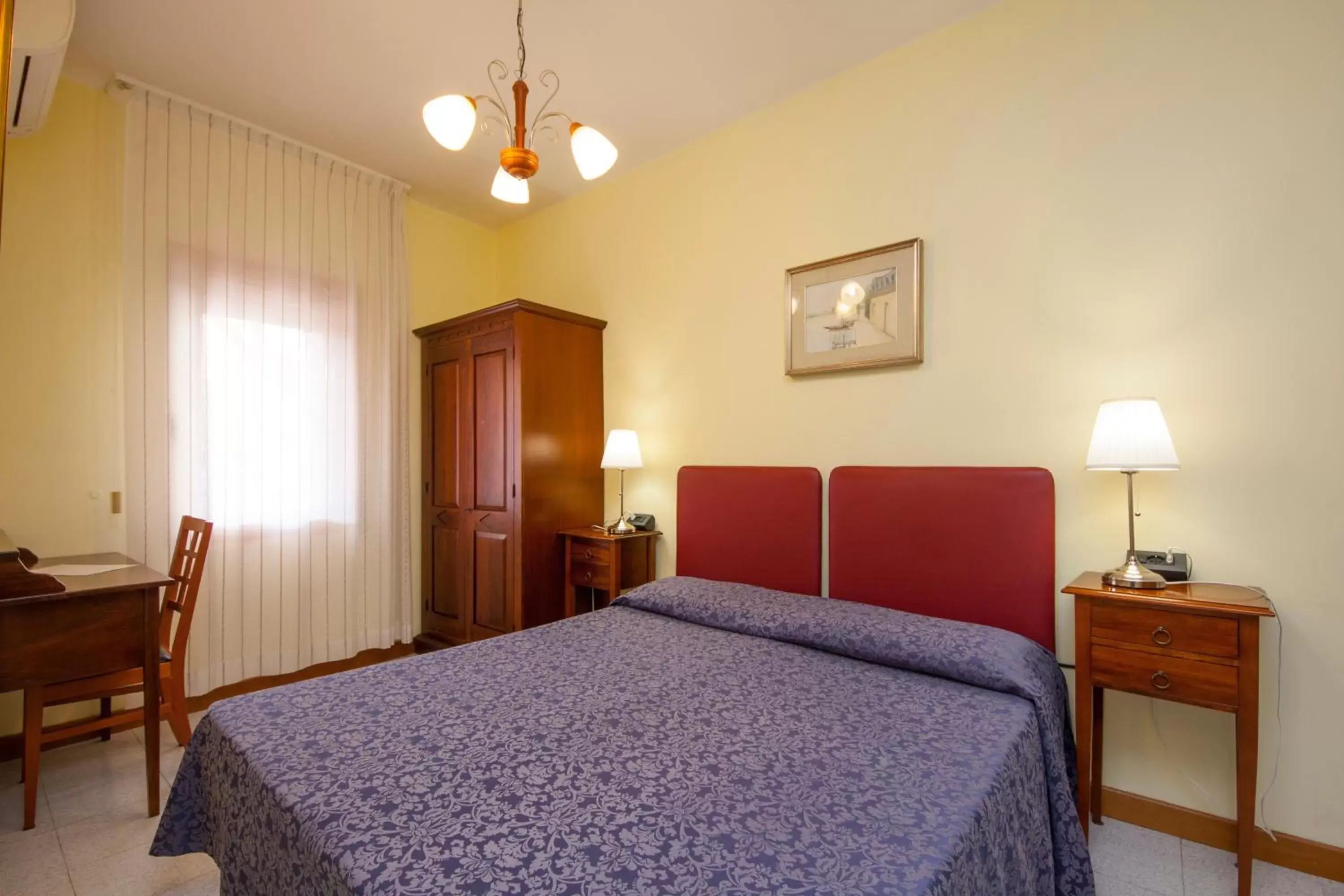 Double Room with Private Bathroom in Hotel dalla Mora Double Room with Private Bathroom in Hotel dalla Mora