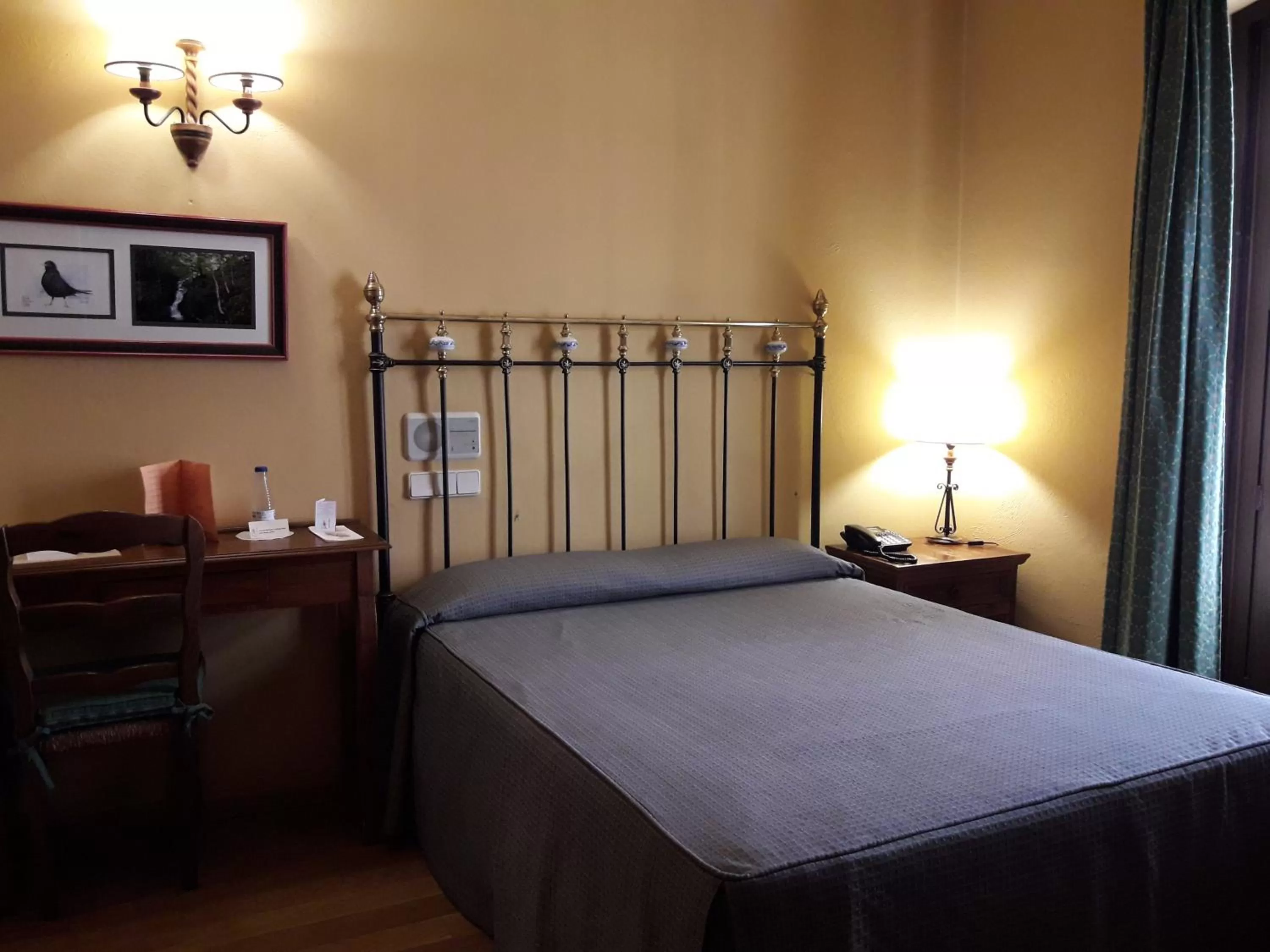 Photo of the whole room, Bed in Hotel La Posada Regia