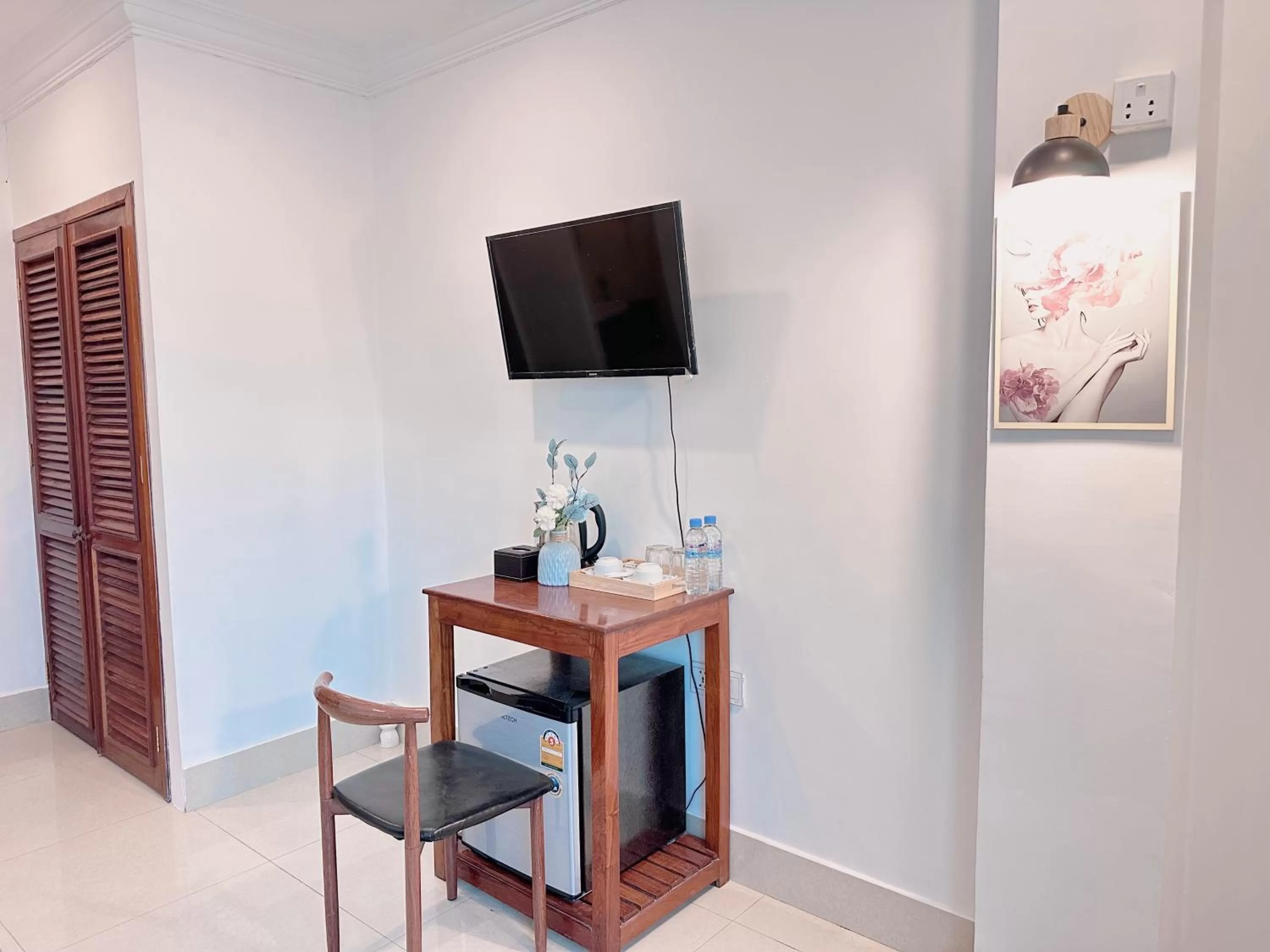 Property building in White Corner Hotel