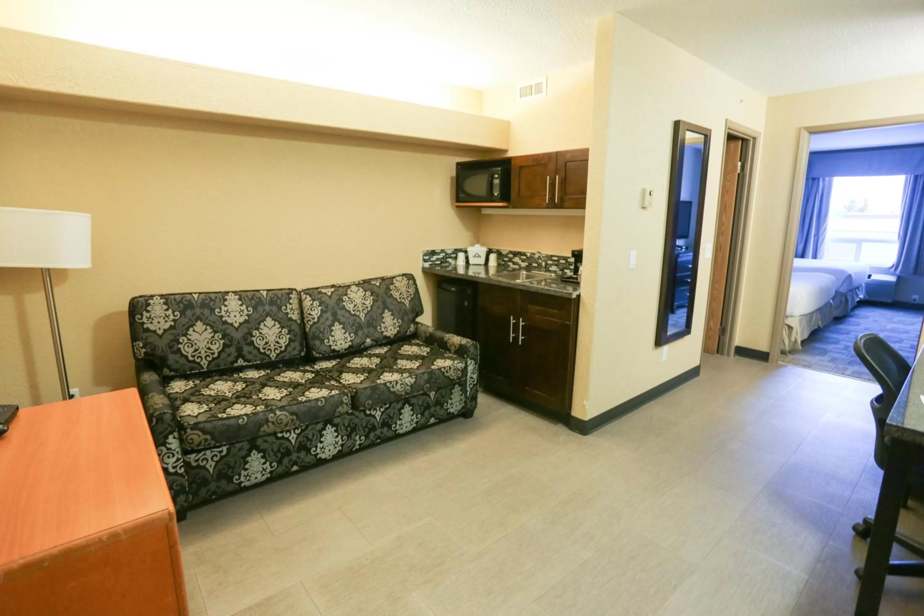 Seating area in Days Inn by Wyndham Calgary Airport