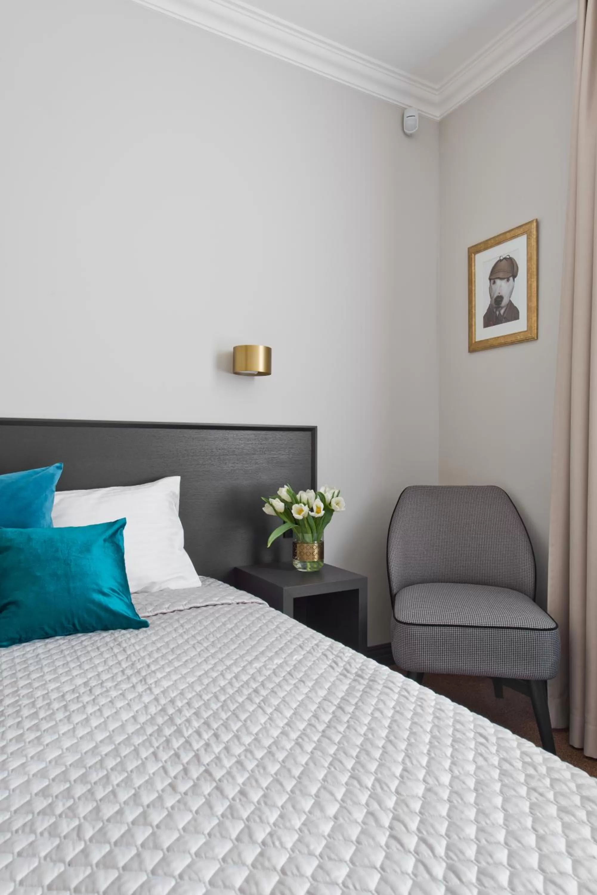 Seating area, Bed in 15th Avenue