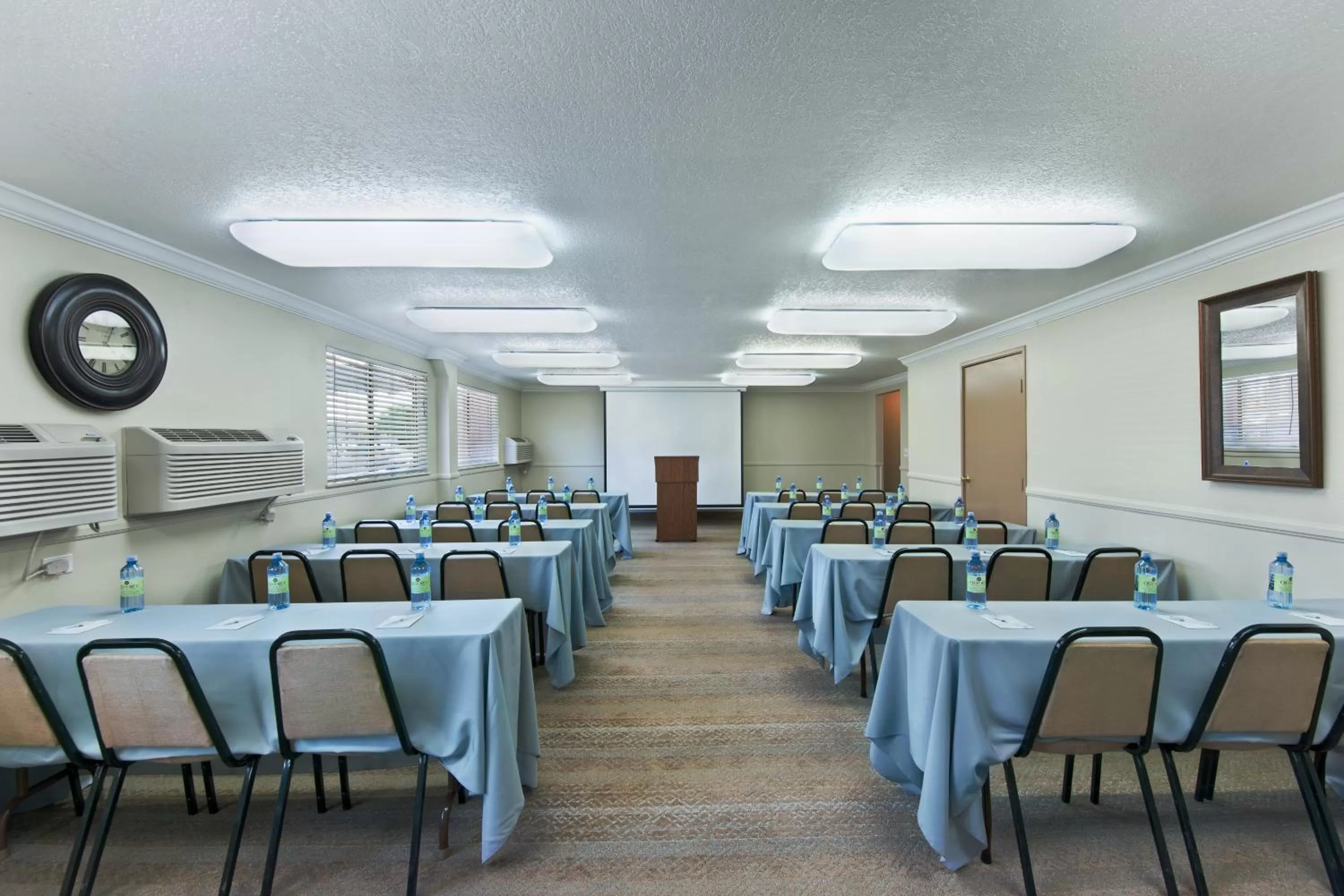 Business facilities in Oxnard Inn Lancaster