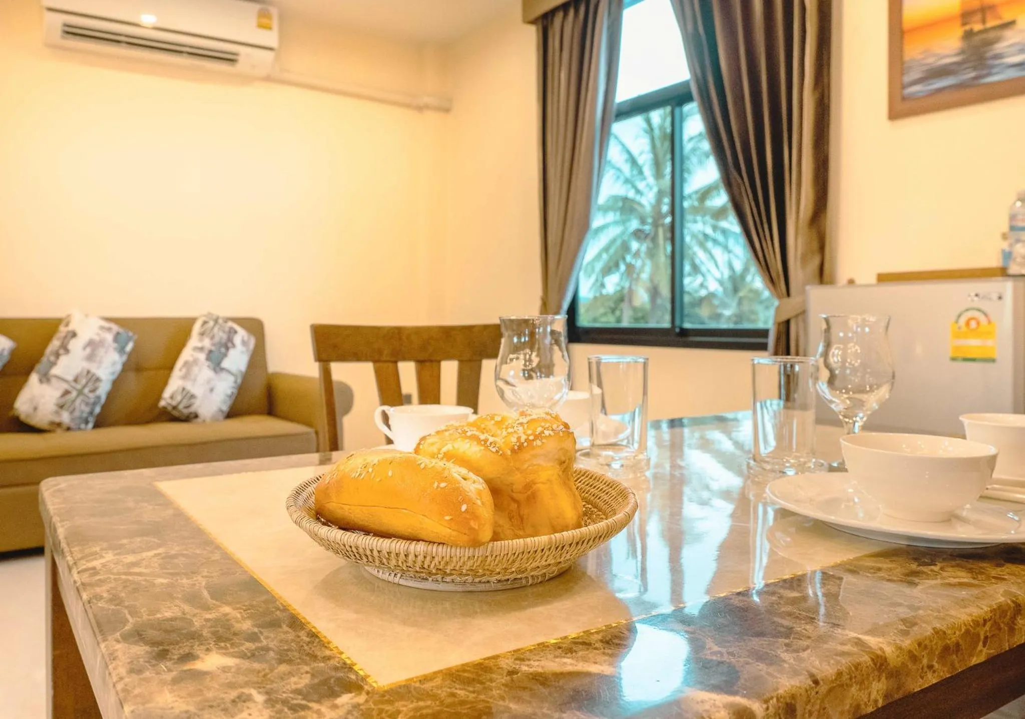 Dining area in AU Place Hotel