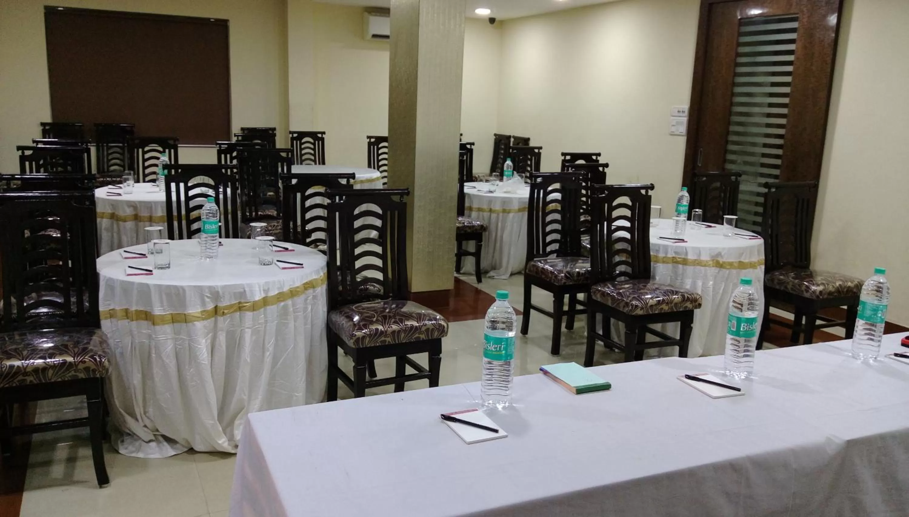 Restaurant/Places to Eat in Diamond Plaza