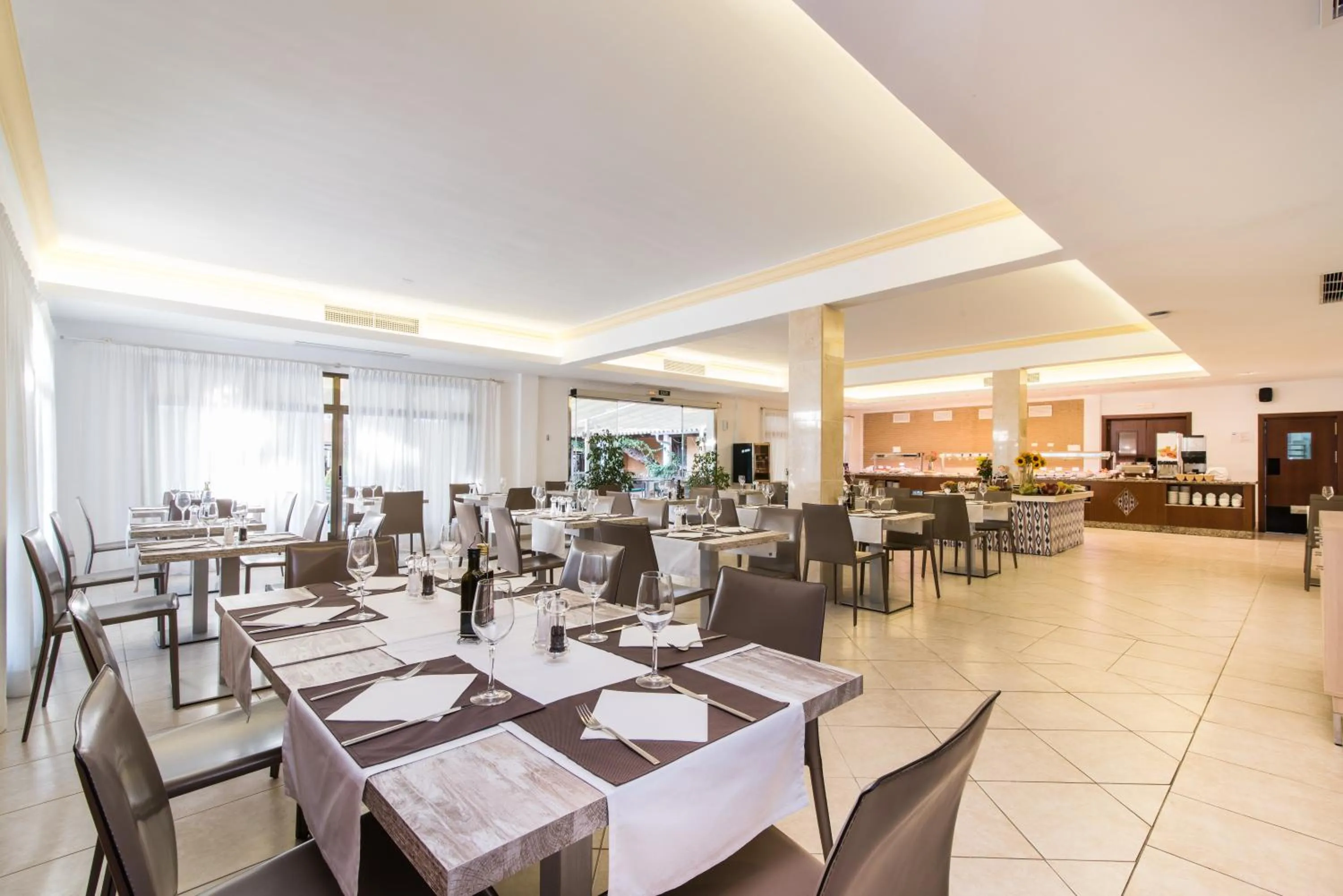 Restaurant/places to eat in Hotel Baviera