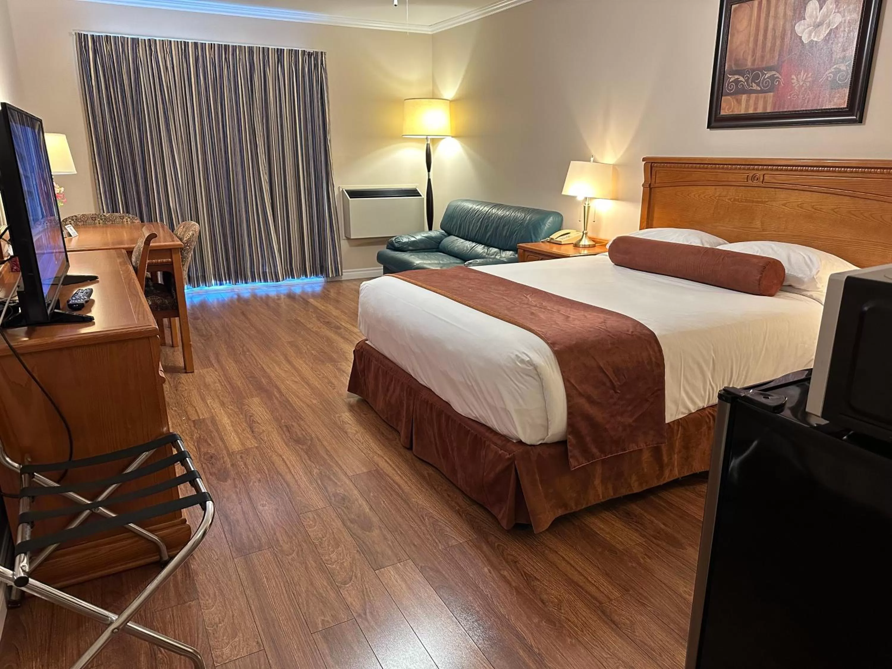 Bed in Motel Becancour