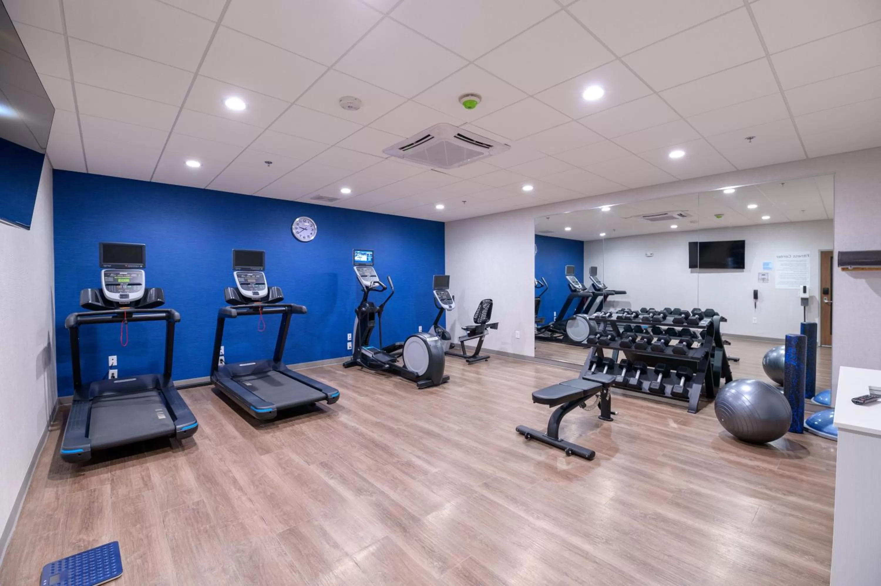 Fitness centre/facilities in Holiday Inn Express & Suites Dayton East - Beavercreek by IHG