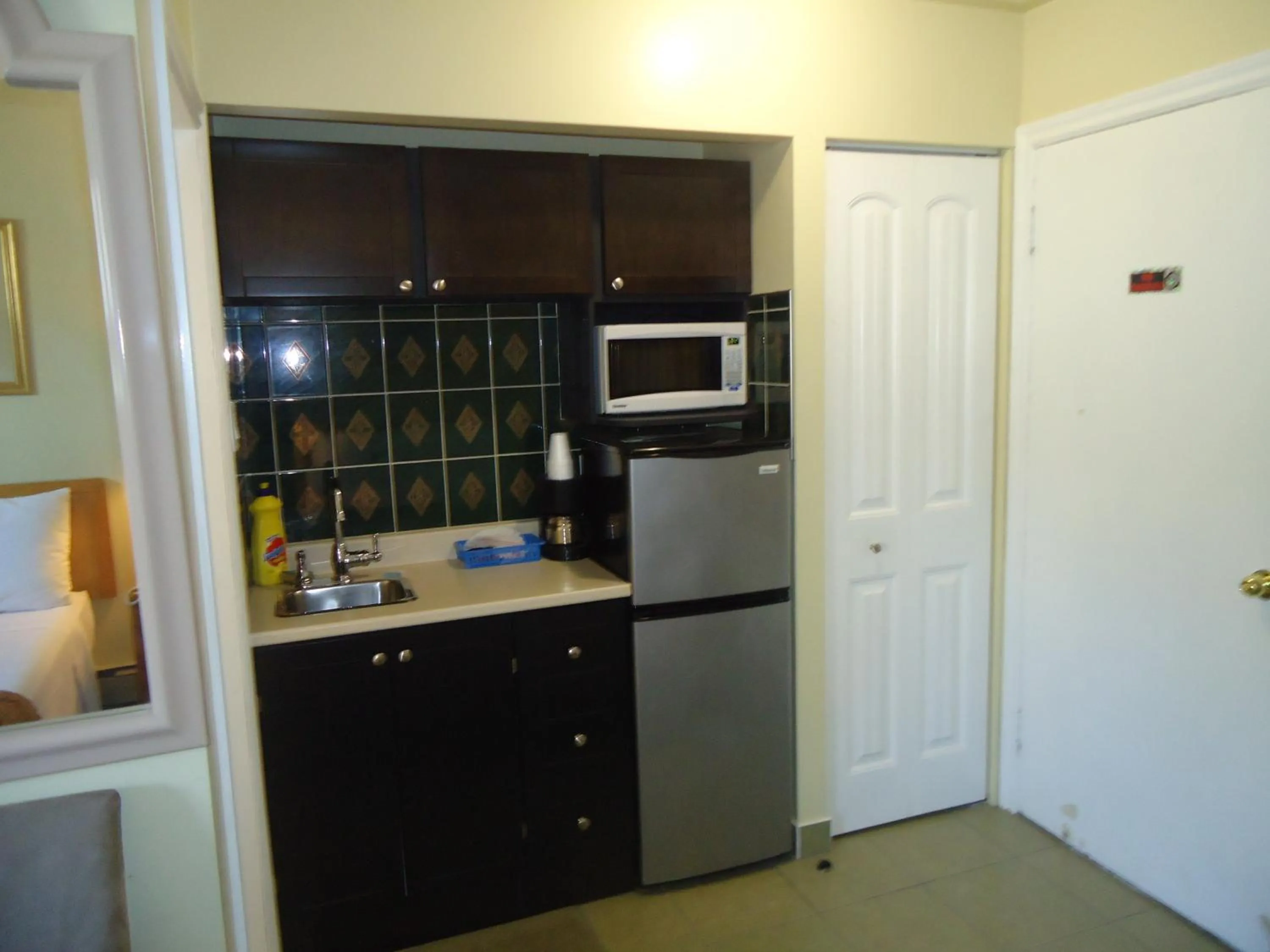 Coffee/tea facilities in Bayside Inn & Waterfront Suites