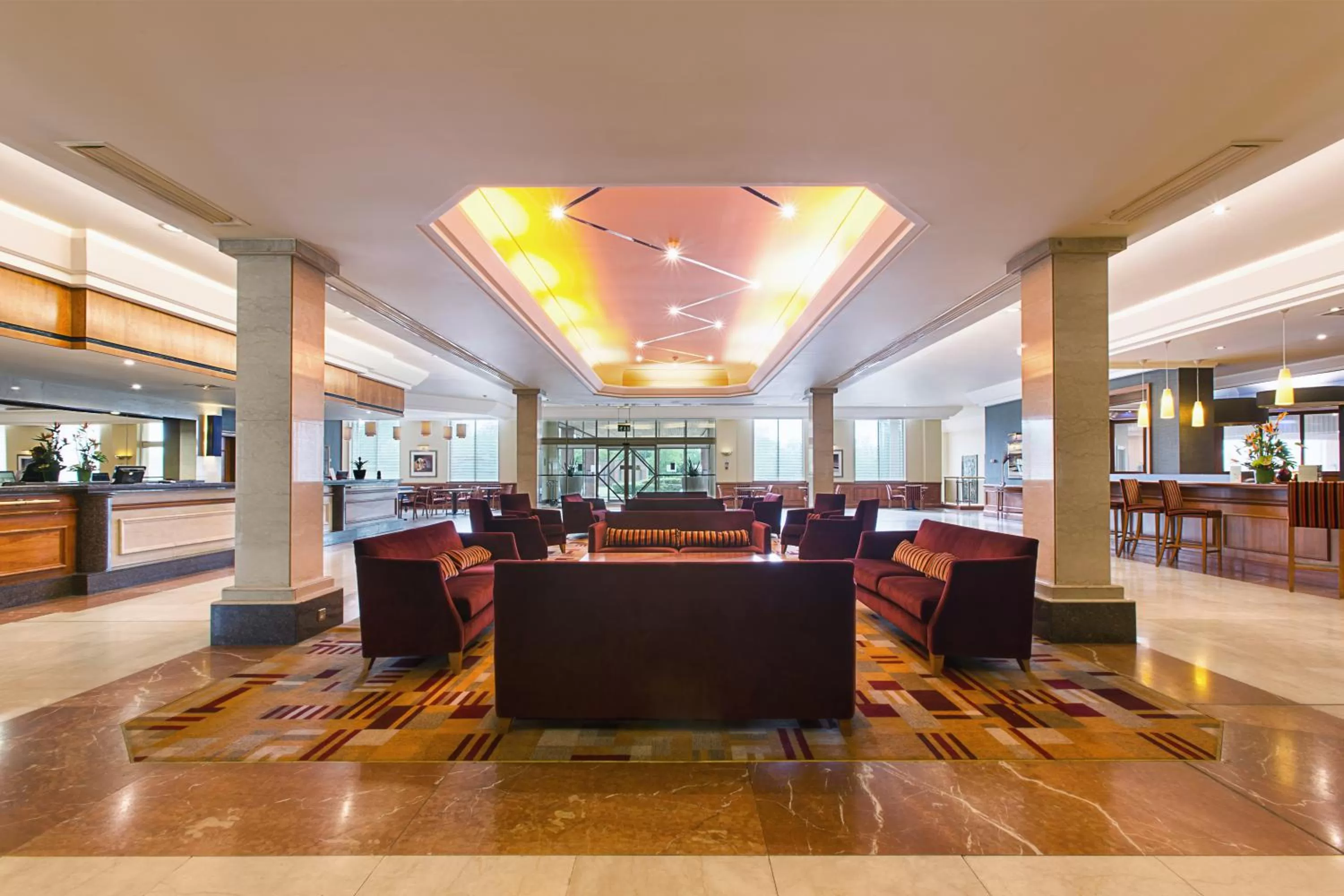 Lounge or bar in Mercure Daventry Court Hotel