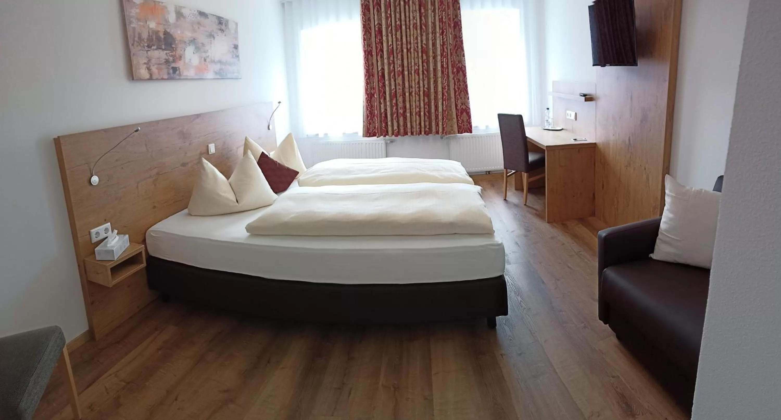 Photo of the whole room, Bed in Hotel - Gasthof Erber
