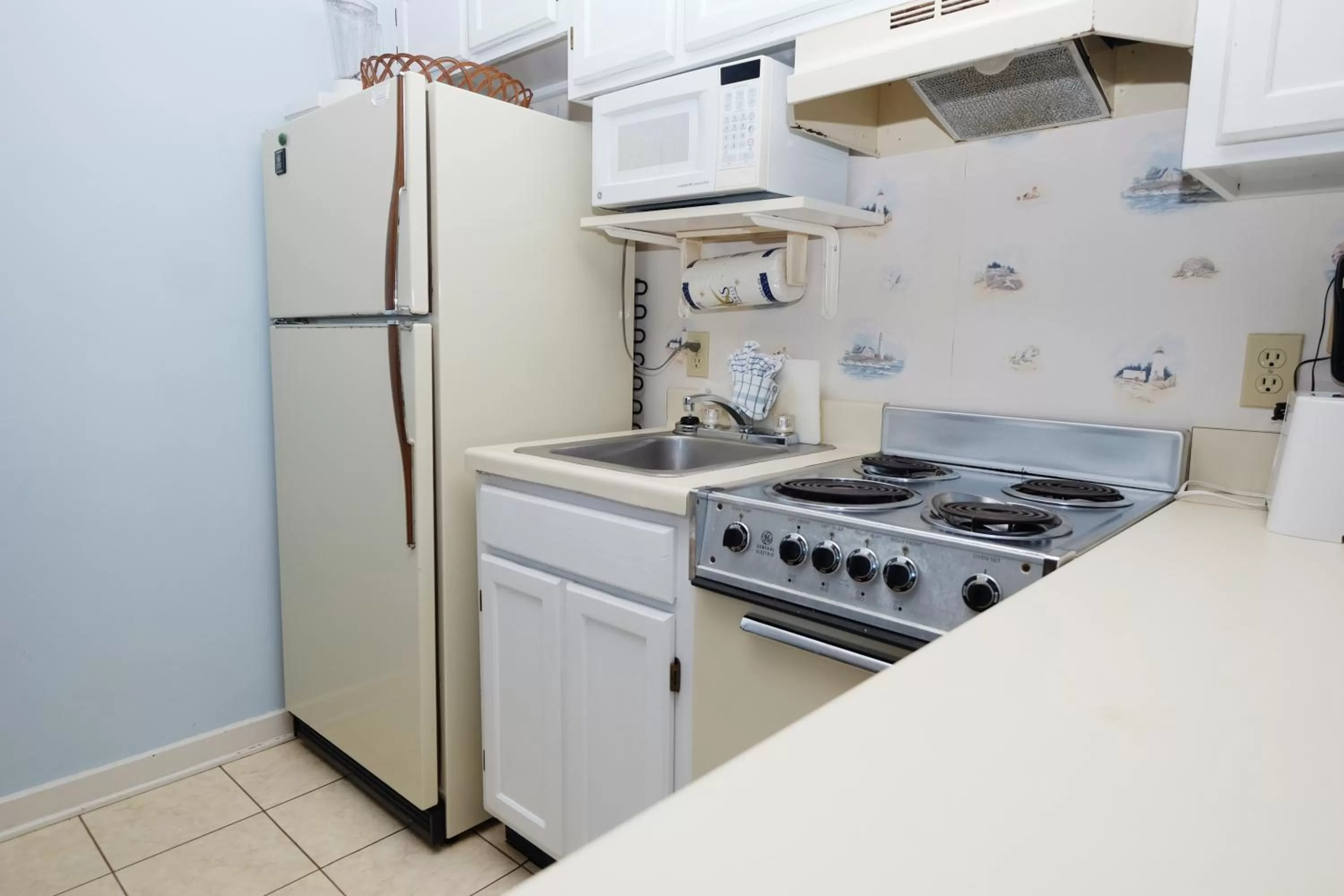 Kitchen or kitchenette, Kitchen/Kitchenette in Myrtle Beach Resort by Beach Vacations