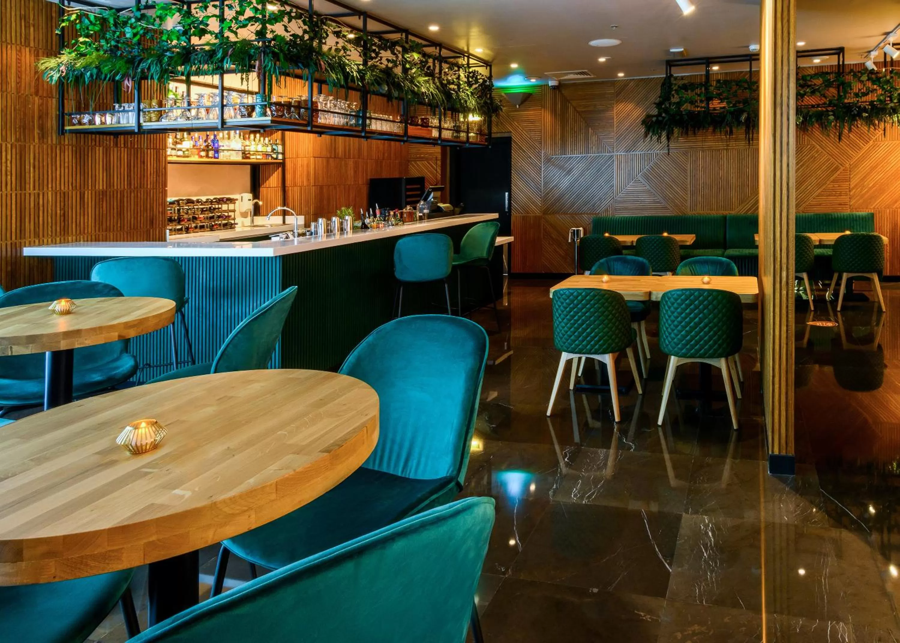 Lounge or bar in Centara West Bay Hotel & Residences Doha