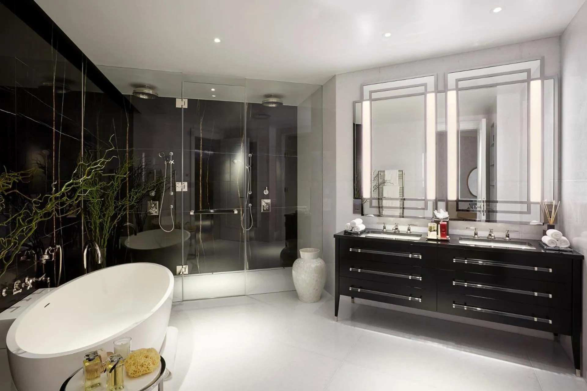 Bathroom in Four Seasons Hotel London at Tower Bridge