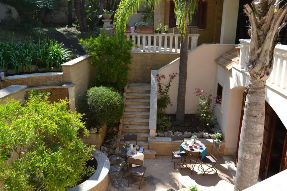 Restaurant/Places to Eat in Villa Ethnic Chic