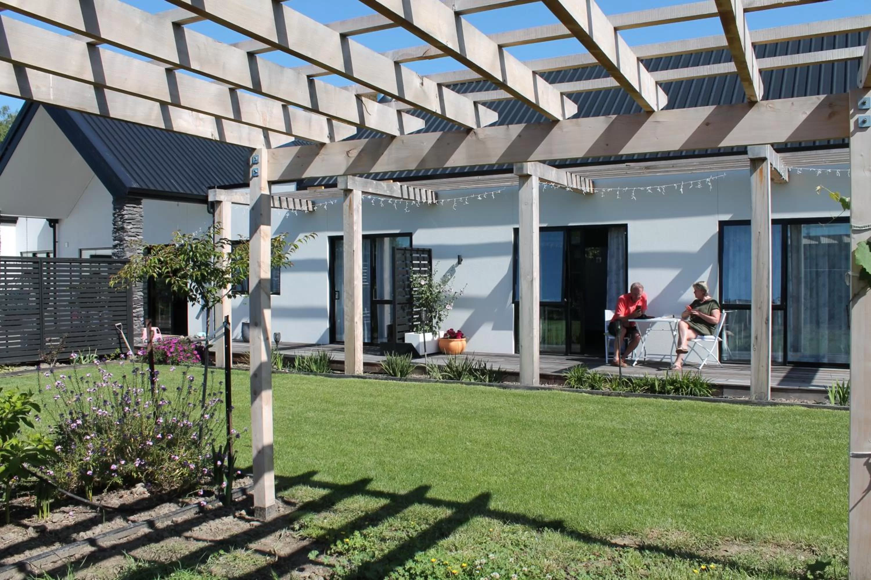 Garden, Property Building in Marlborough Wine Country B&B