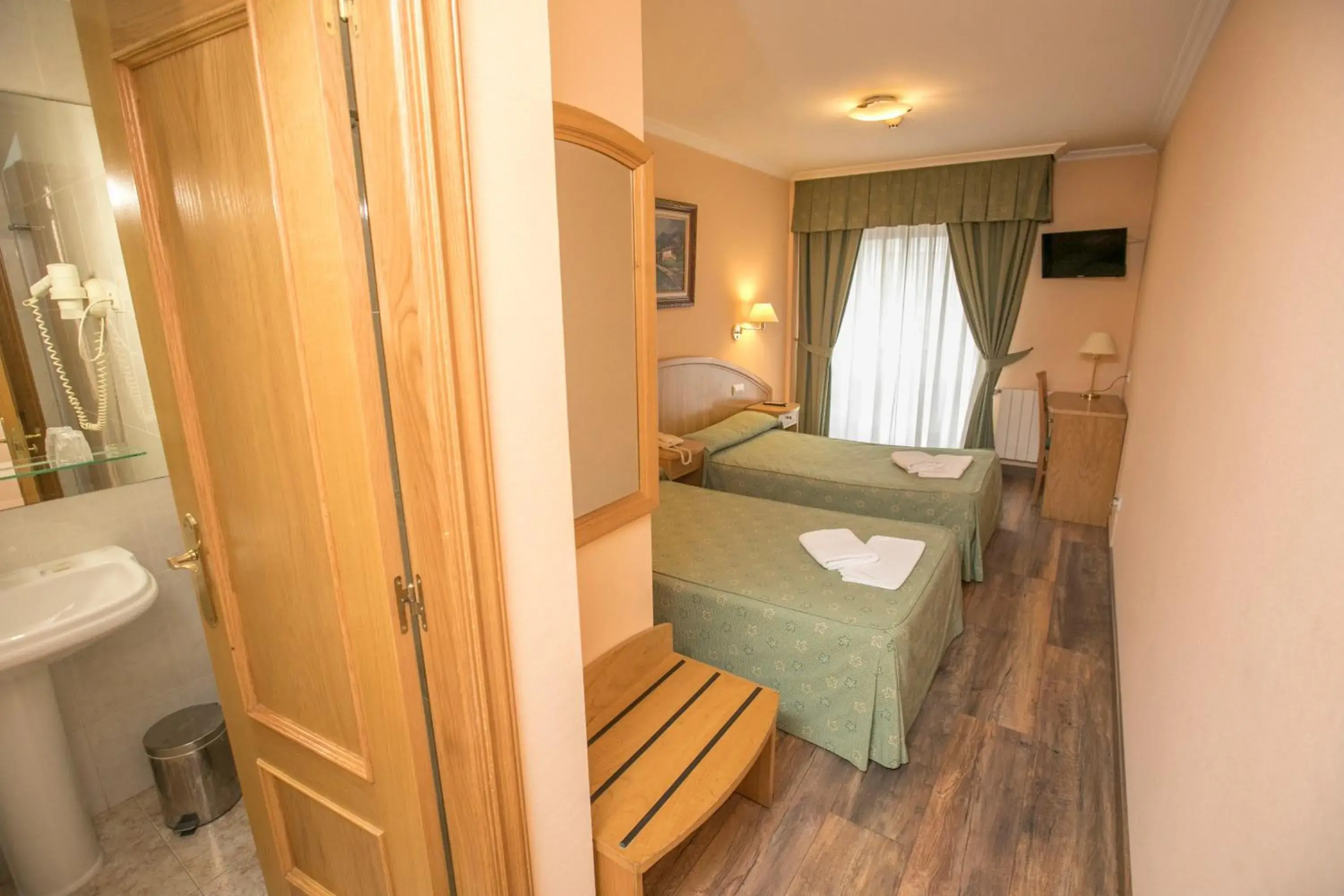 Twin Room - single occupancy in Hotel PAYRO Twin Room - single occupancy in Hotel PAYRO