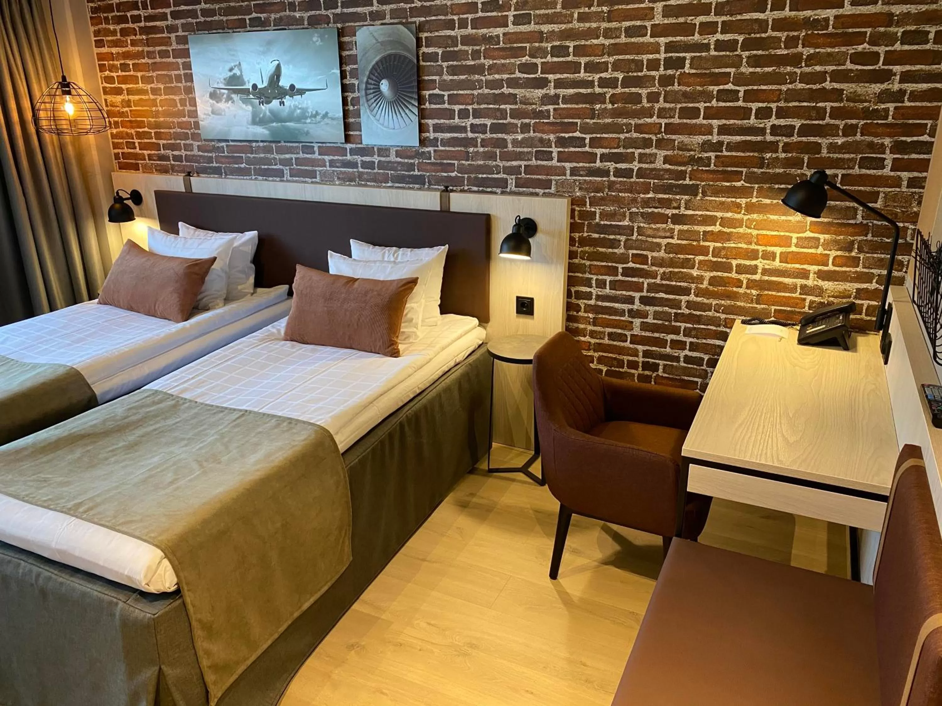 Bedroom, Bed in Skyline Airport Hotel