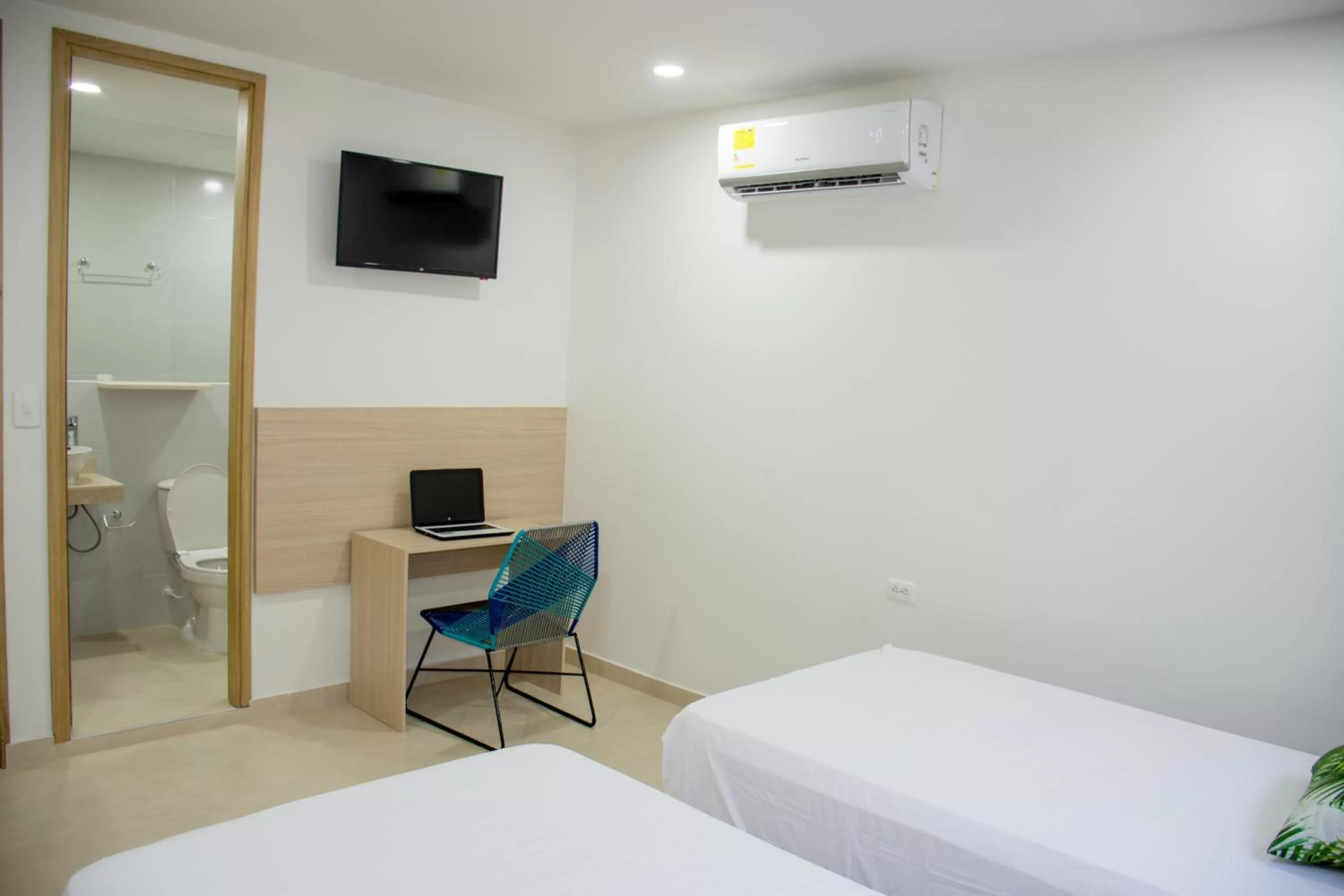 Bathroom, TV/Entertainment Center in Stanza Hotel Monteria