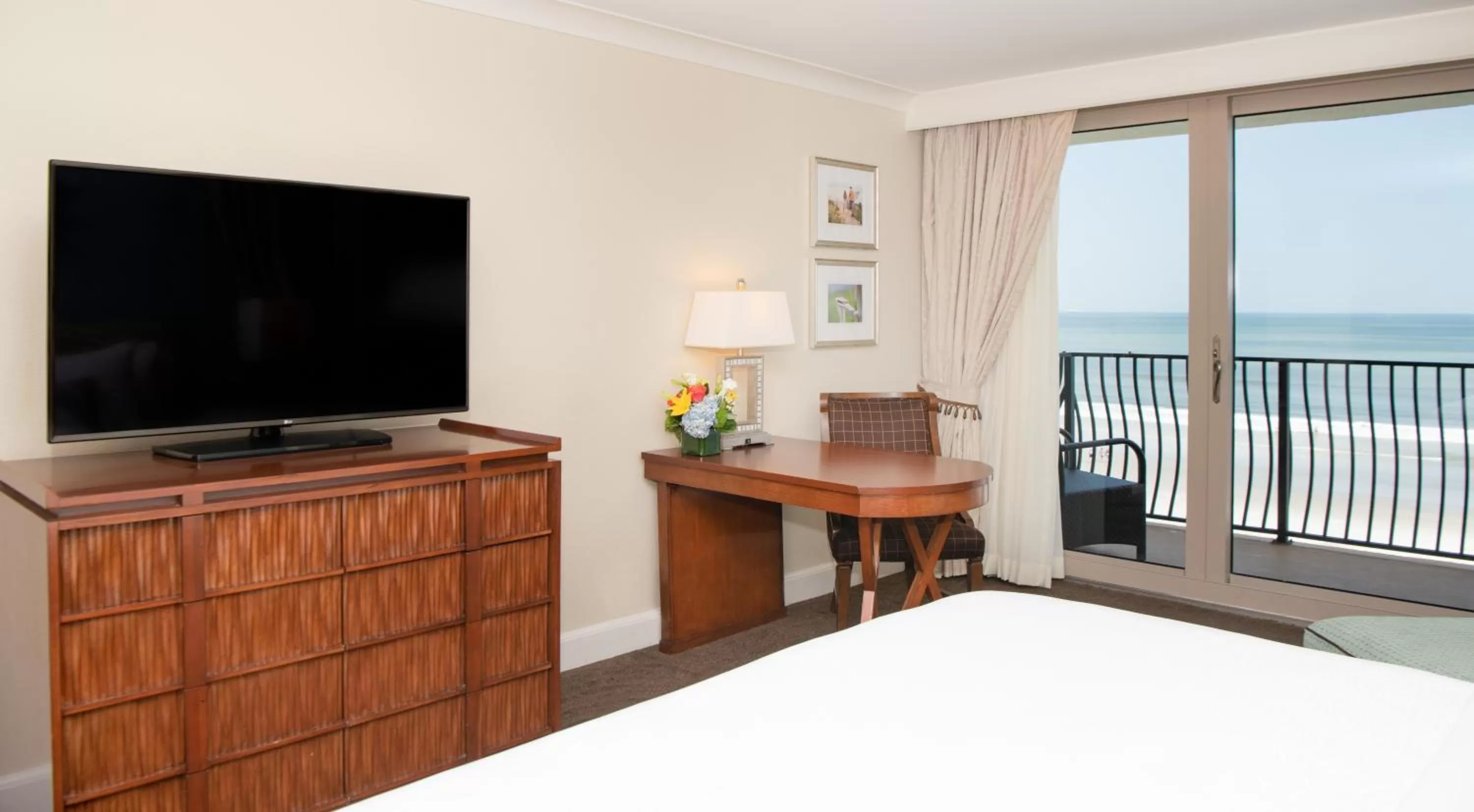 TV and multimedia, Bed in One Ocean Resort and Spa