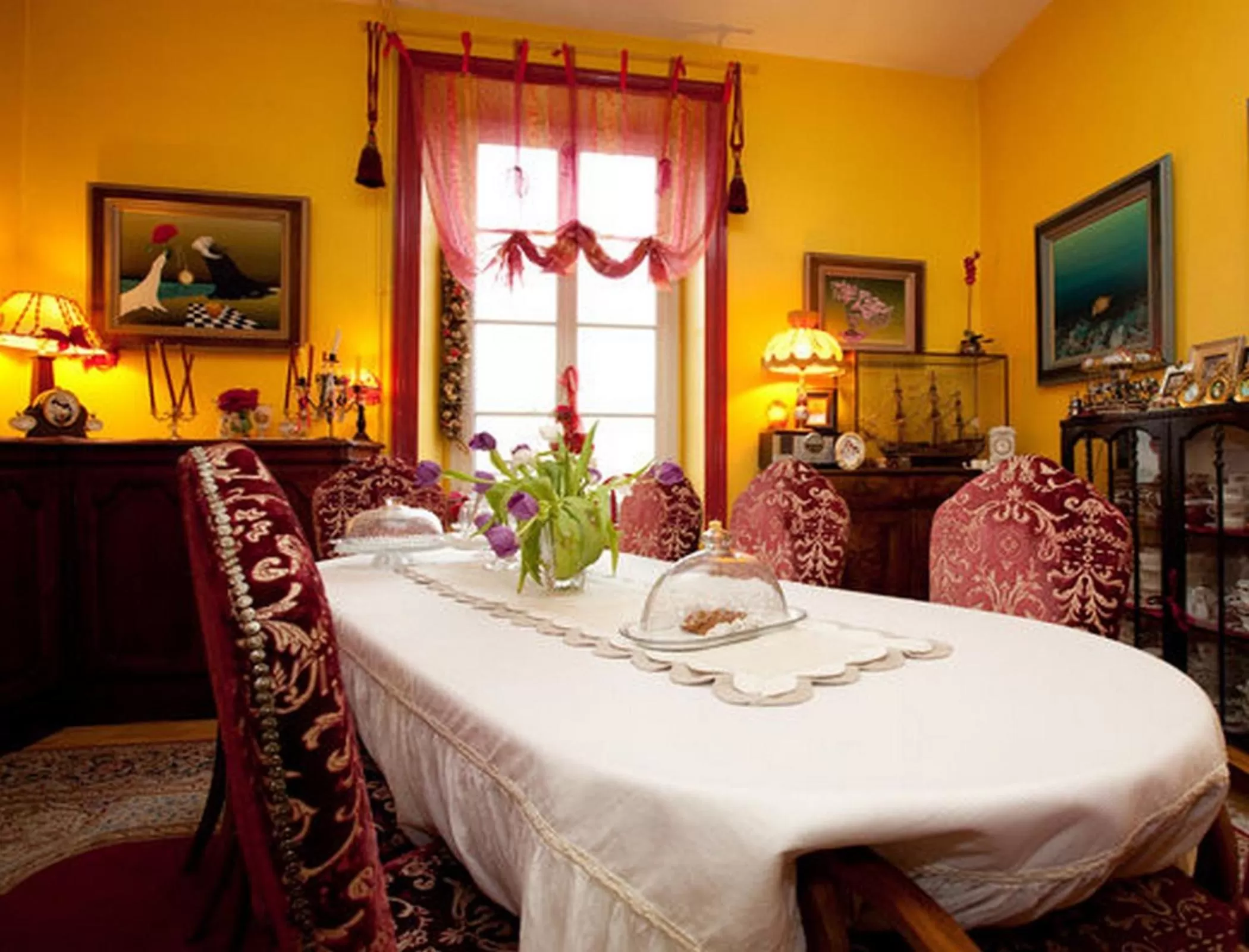 Dining area in La Demeure aux Hortensias