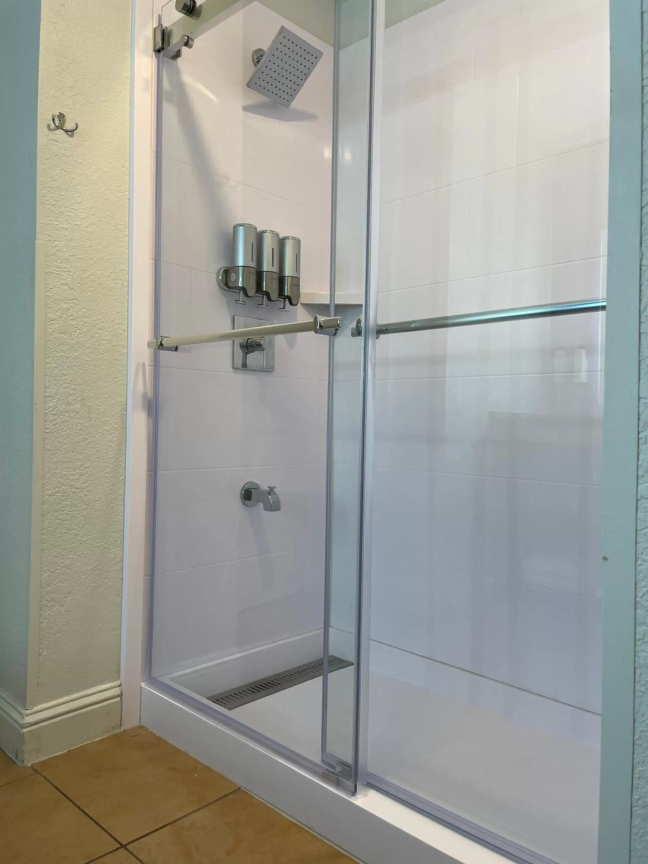 Shower in Hotel Solares