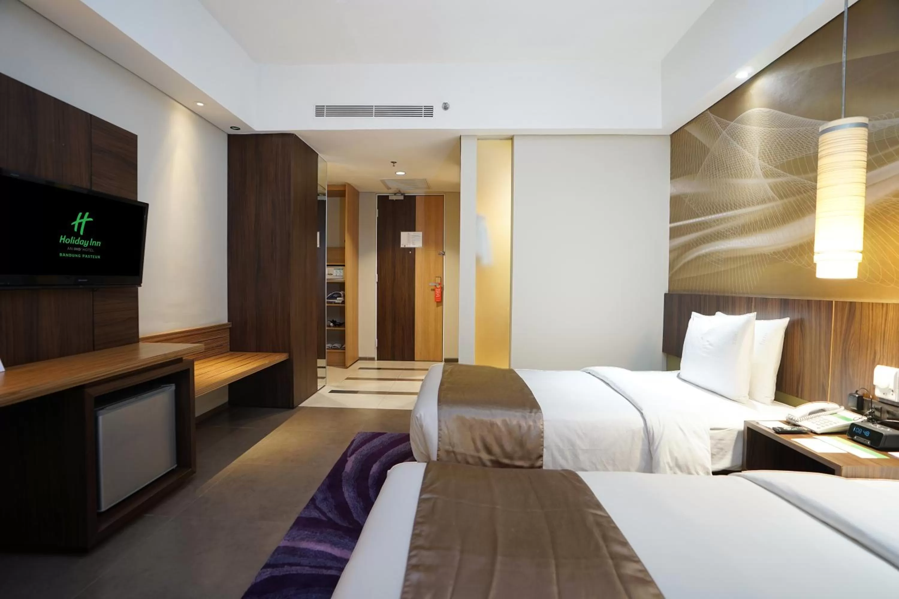Bed in Holiday Inn Bandung Pasteur by IHG