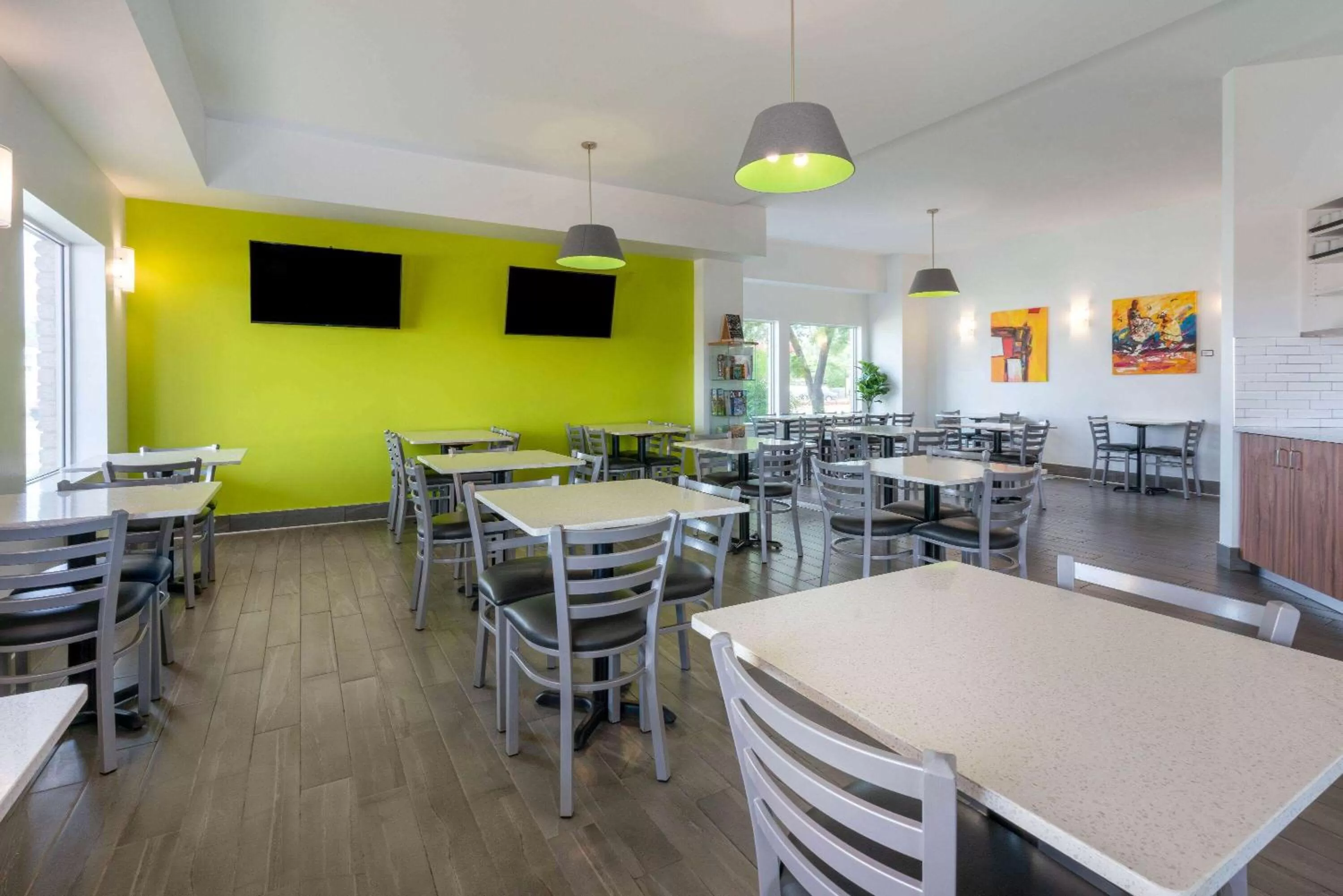 Restaurant/places to eat in Super 8 by Wyndham Winnipeg West