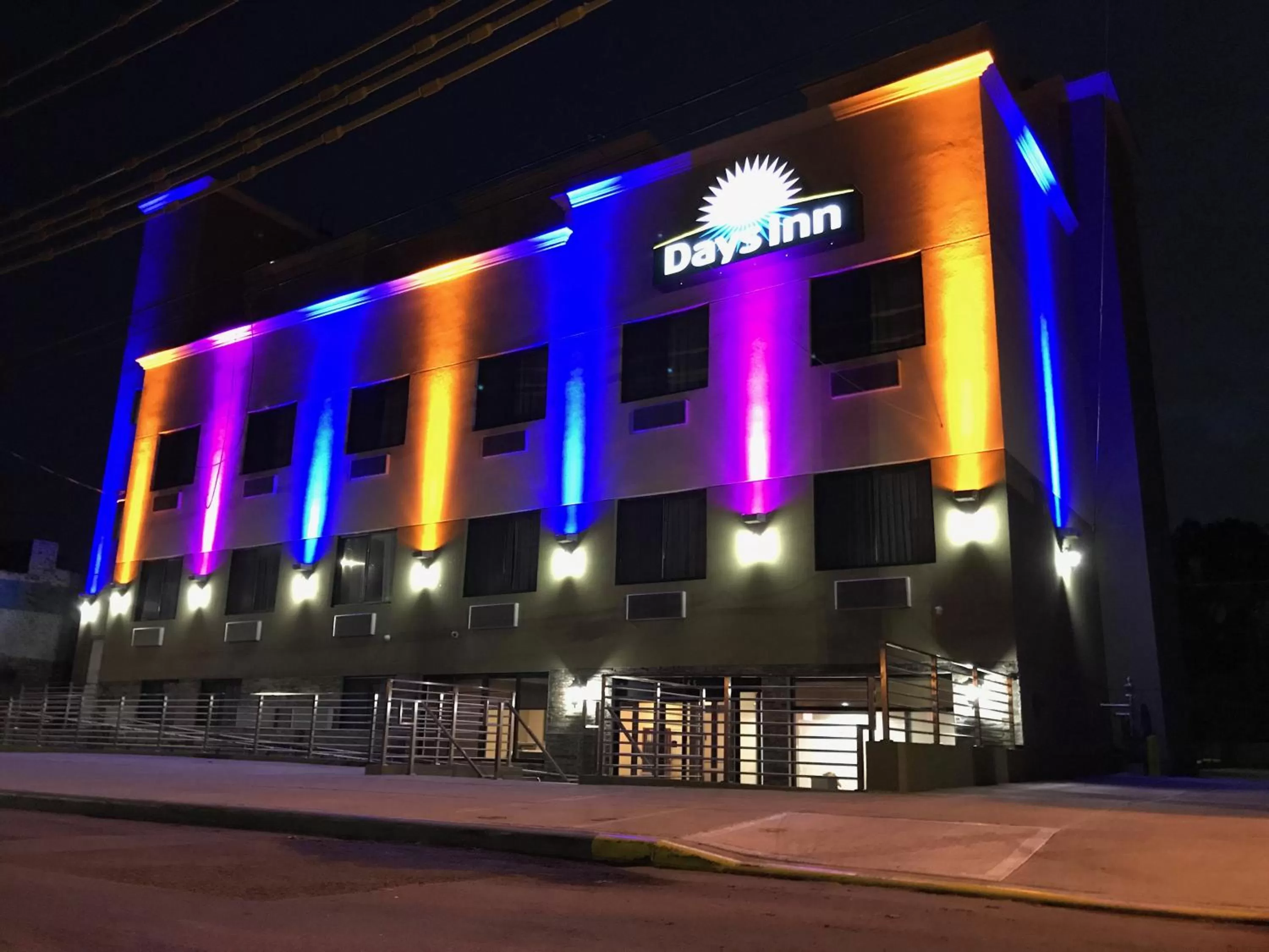 Facade/entrance in Days Inn by Wyndham Brooklyn Marine Park