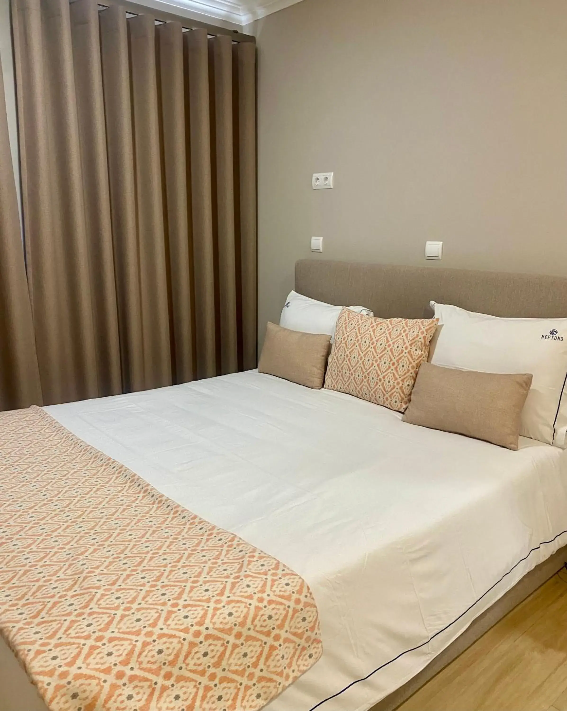 Double Room - Disability Access in Hotel Neptuno Double Room - Disability Access in Hotel Neptuno