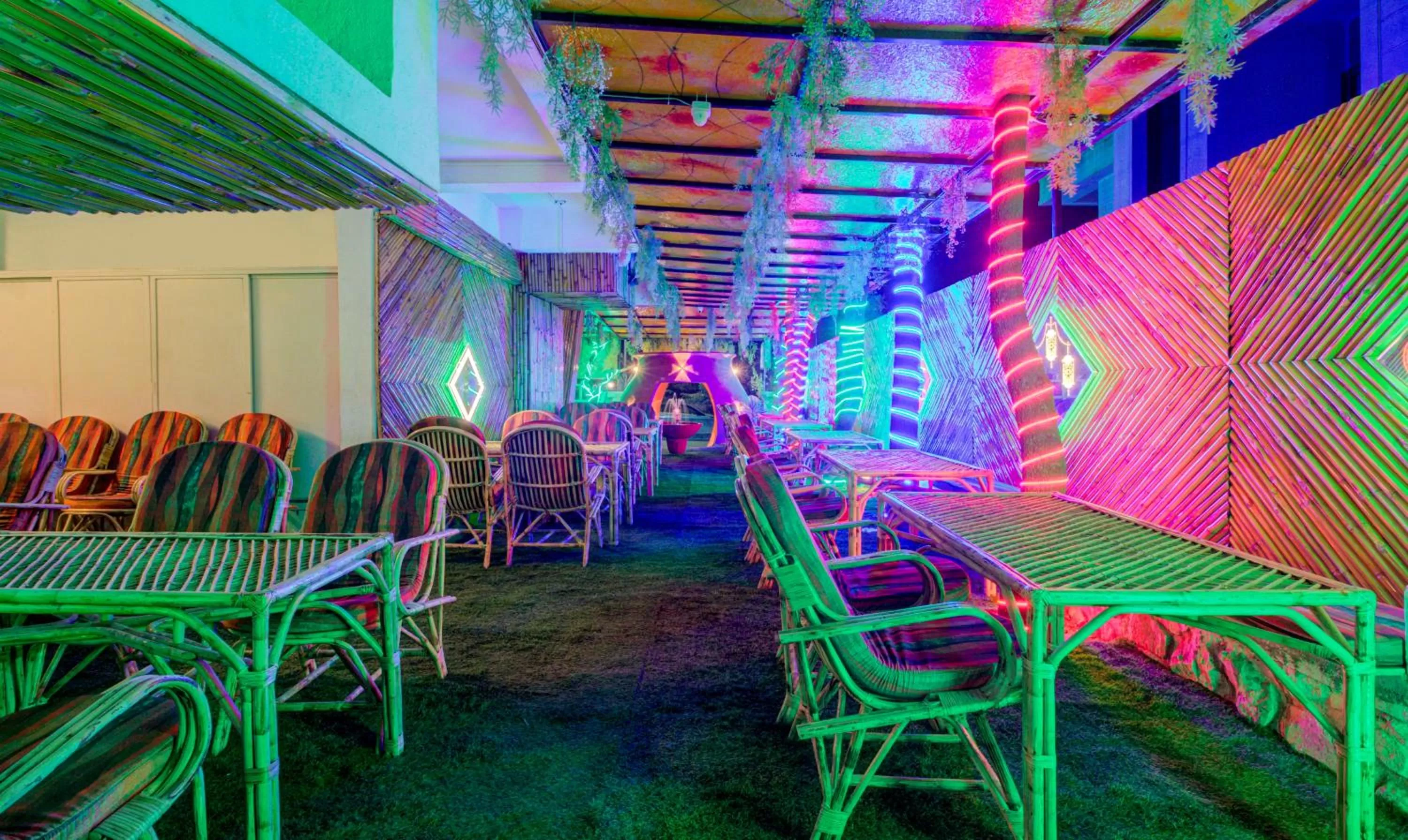 Restaurant/Places to Eat in Itsy By Treebo - Sky Vista