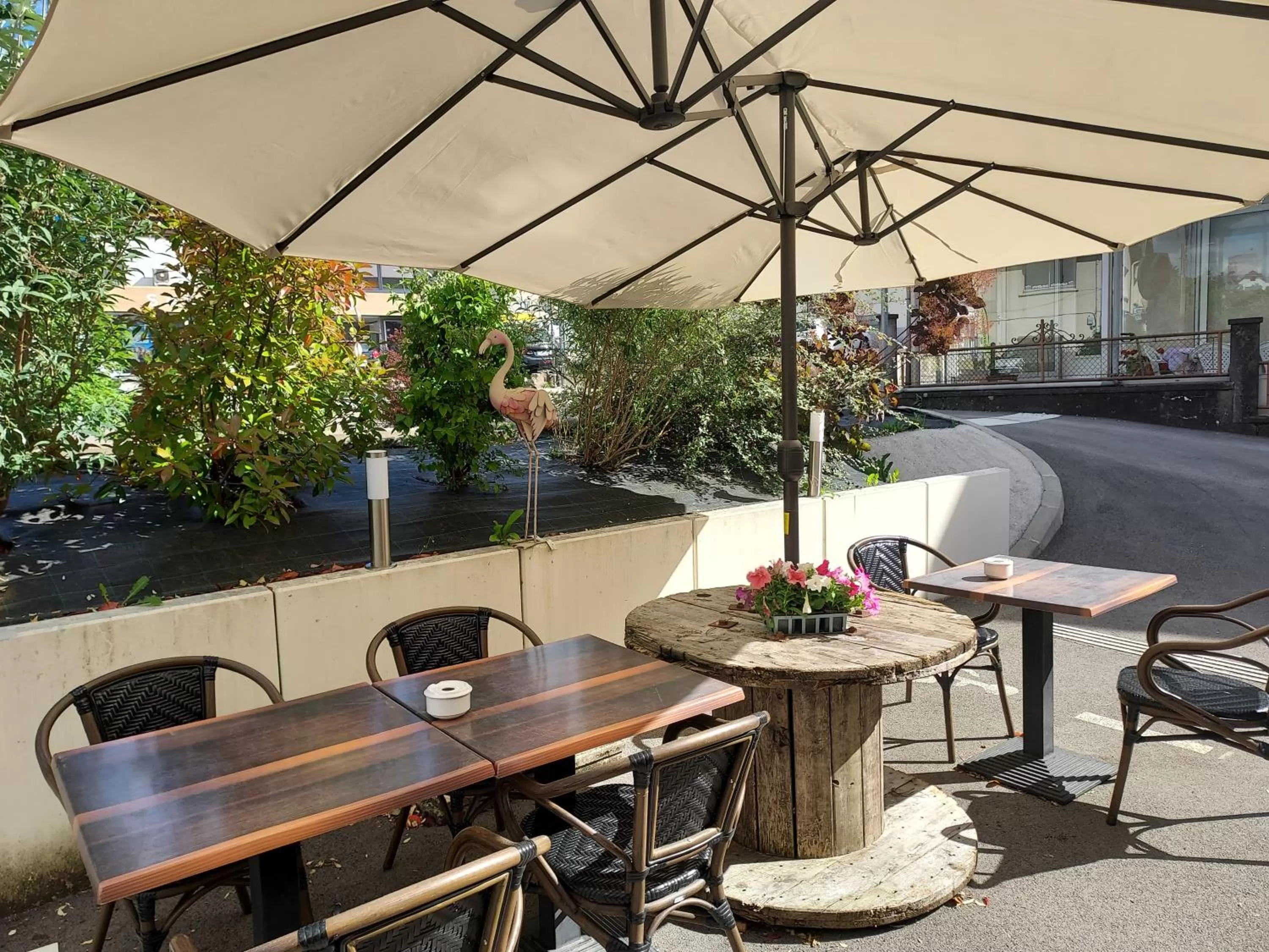 Patio in Hôtel le Comtois