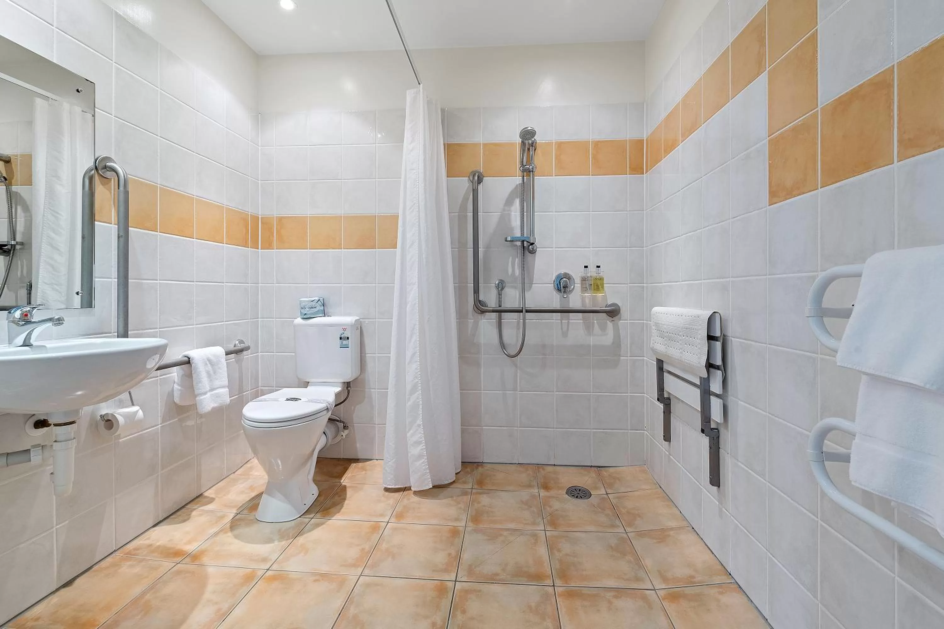 Shower in Aristotles North Shore