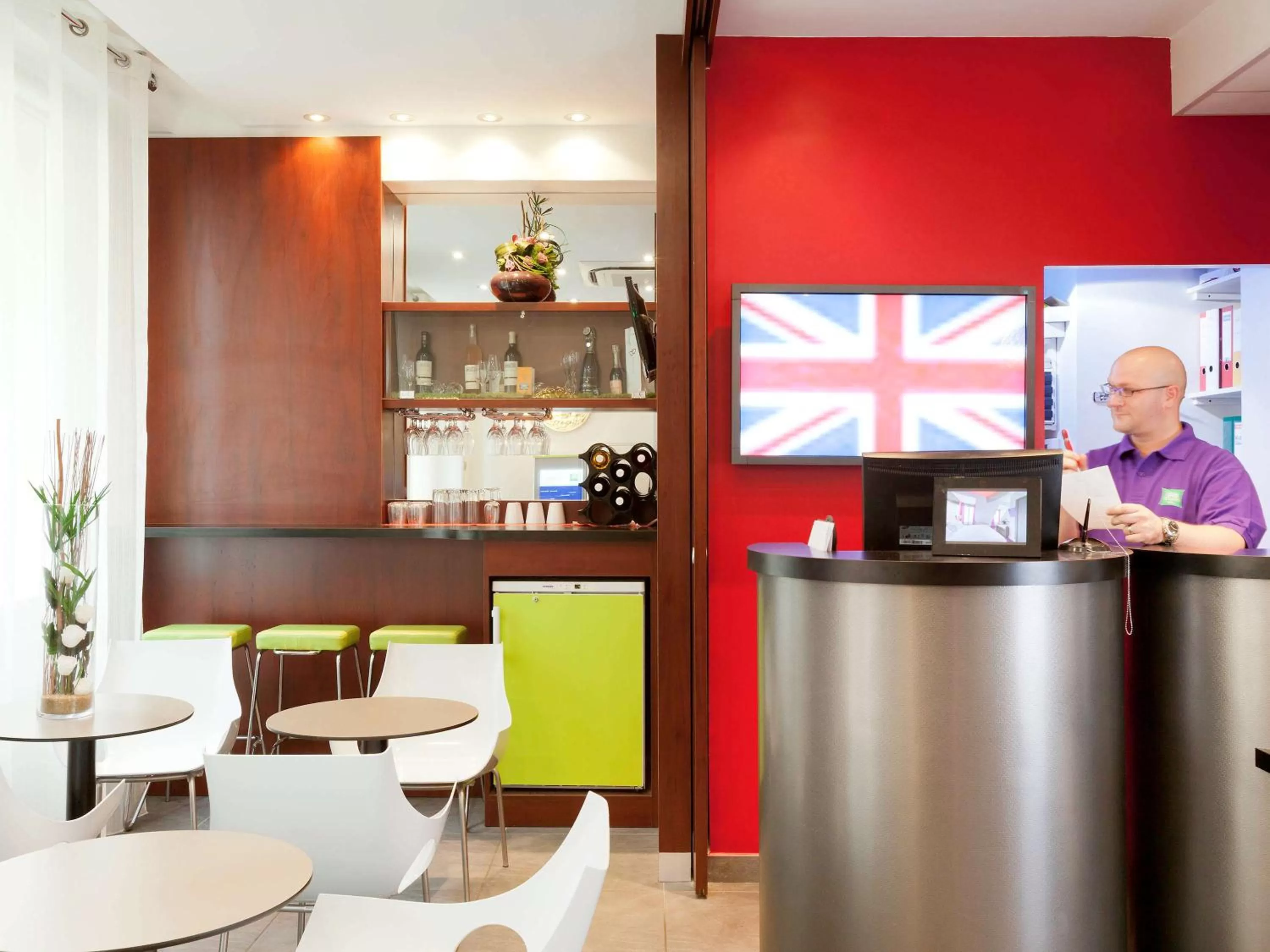 Lounge or bar in Ibis Styles Paris Pigalle Montmartre