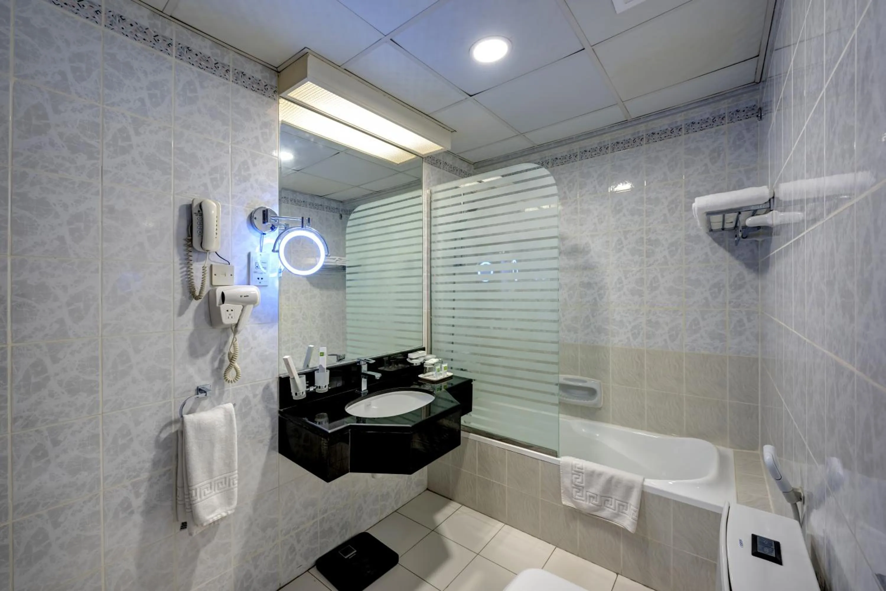 Bathroom in Comfort Inn Hotel Deira