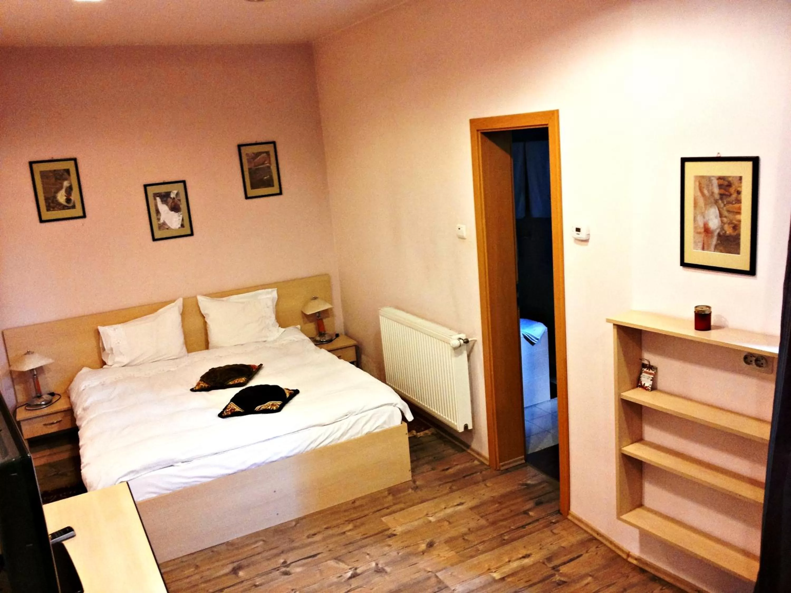 Bedroom, Bed in Lucas 10 Apartments